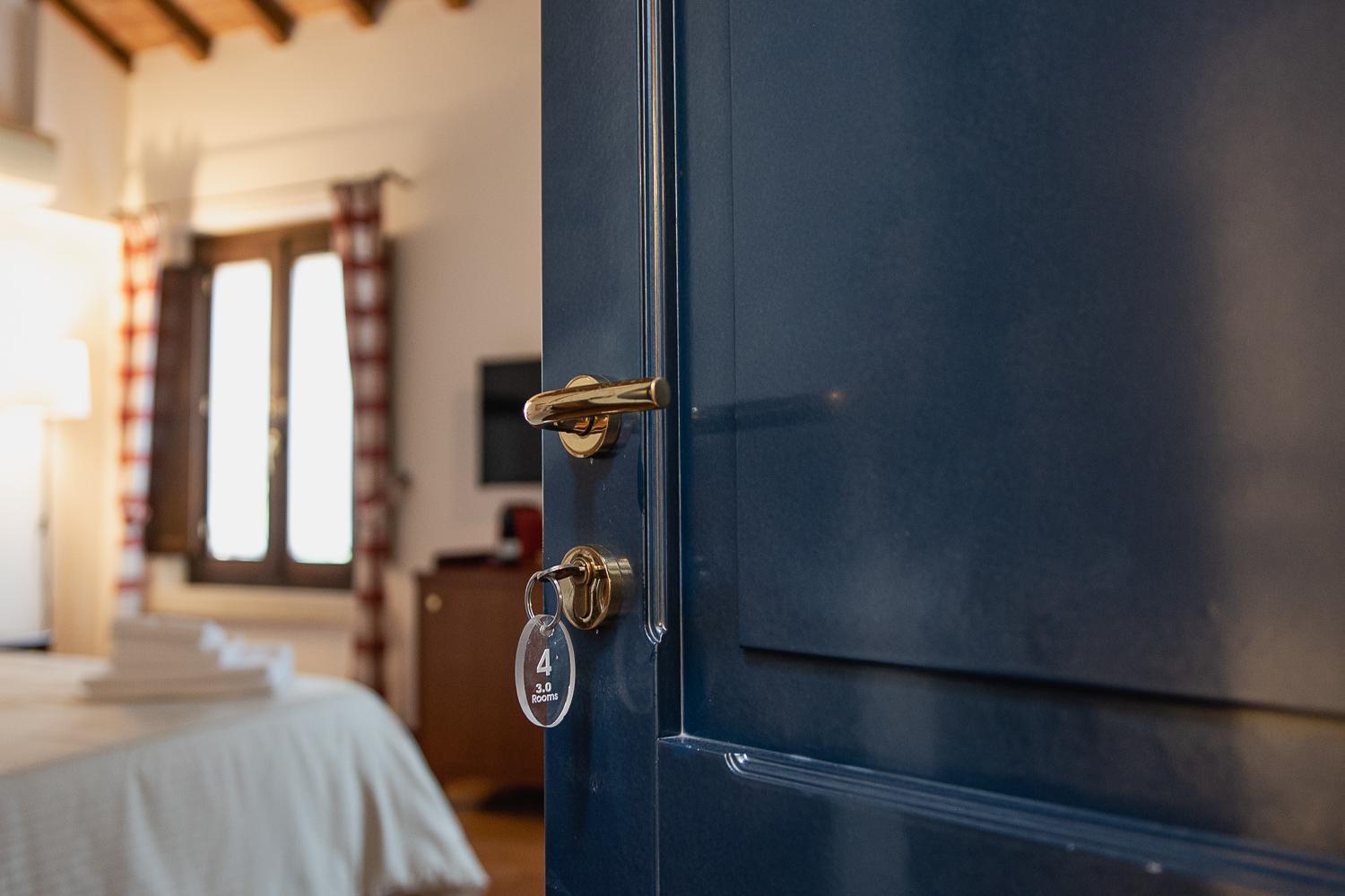Double Room with Private Bathroom - Photo 17