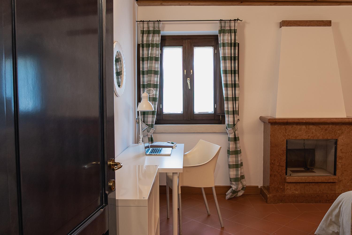 Double Room with Private Bathroom - Photo 16
