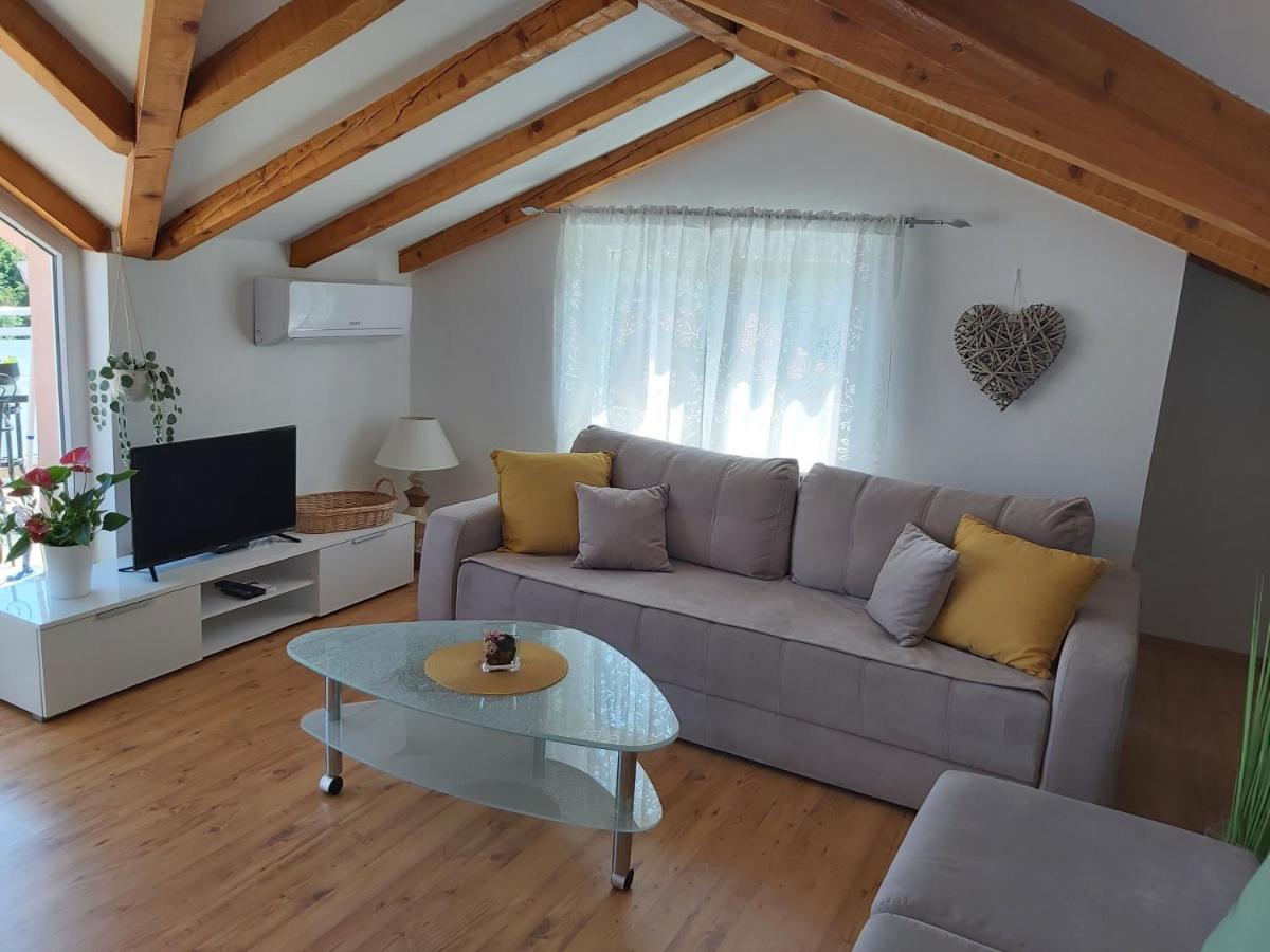 Apartment with Sea View - Photo 3