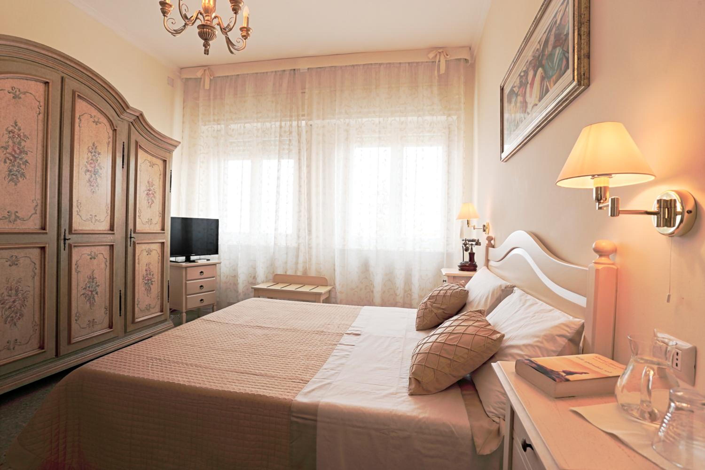 Deluxe Double Room with Castle View