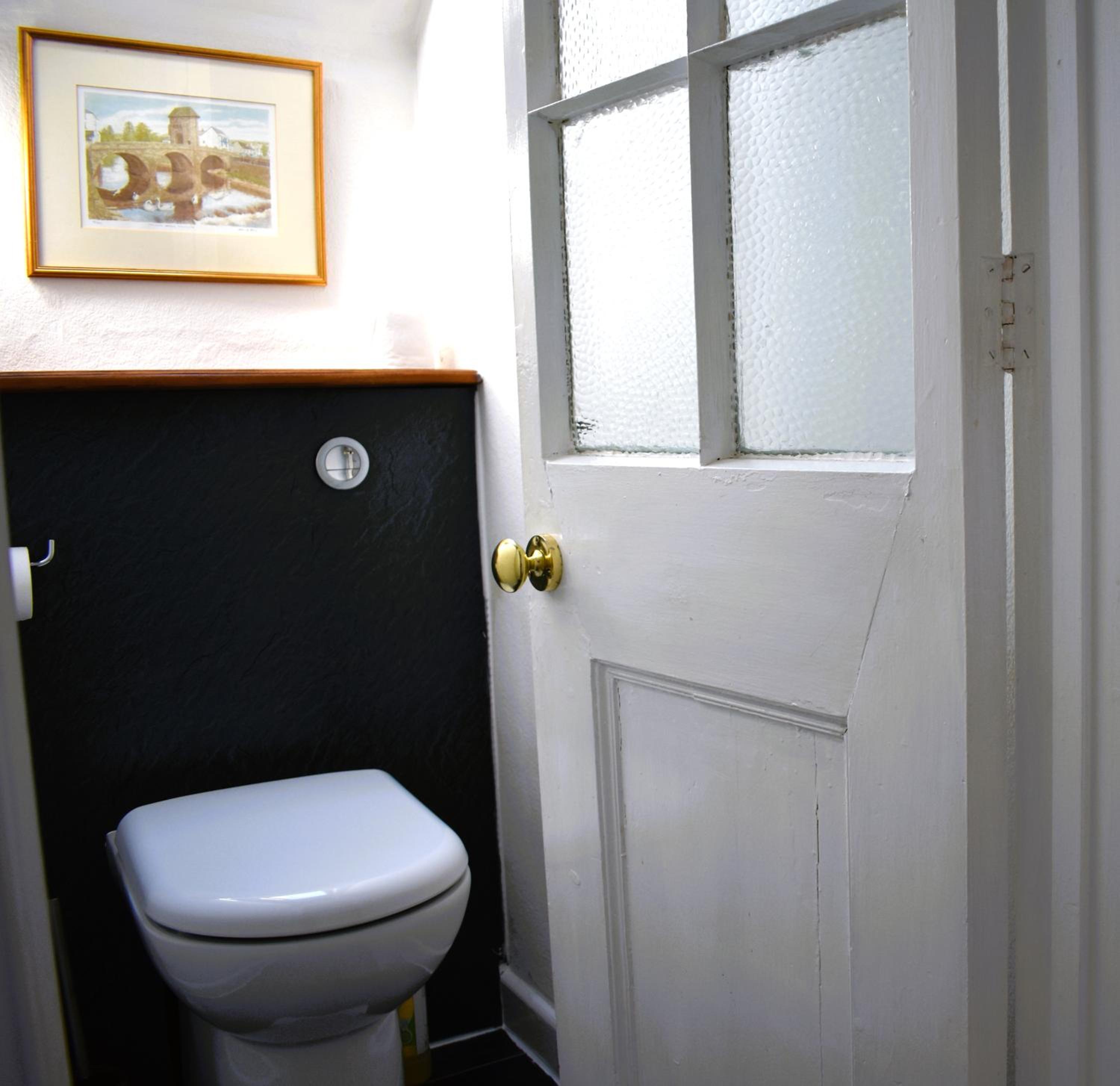 Large Twin Room - Photo 4