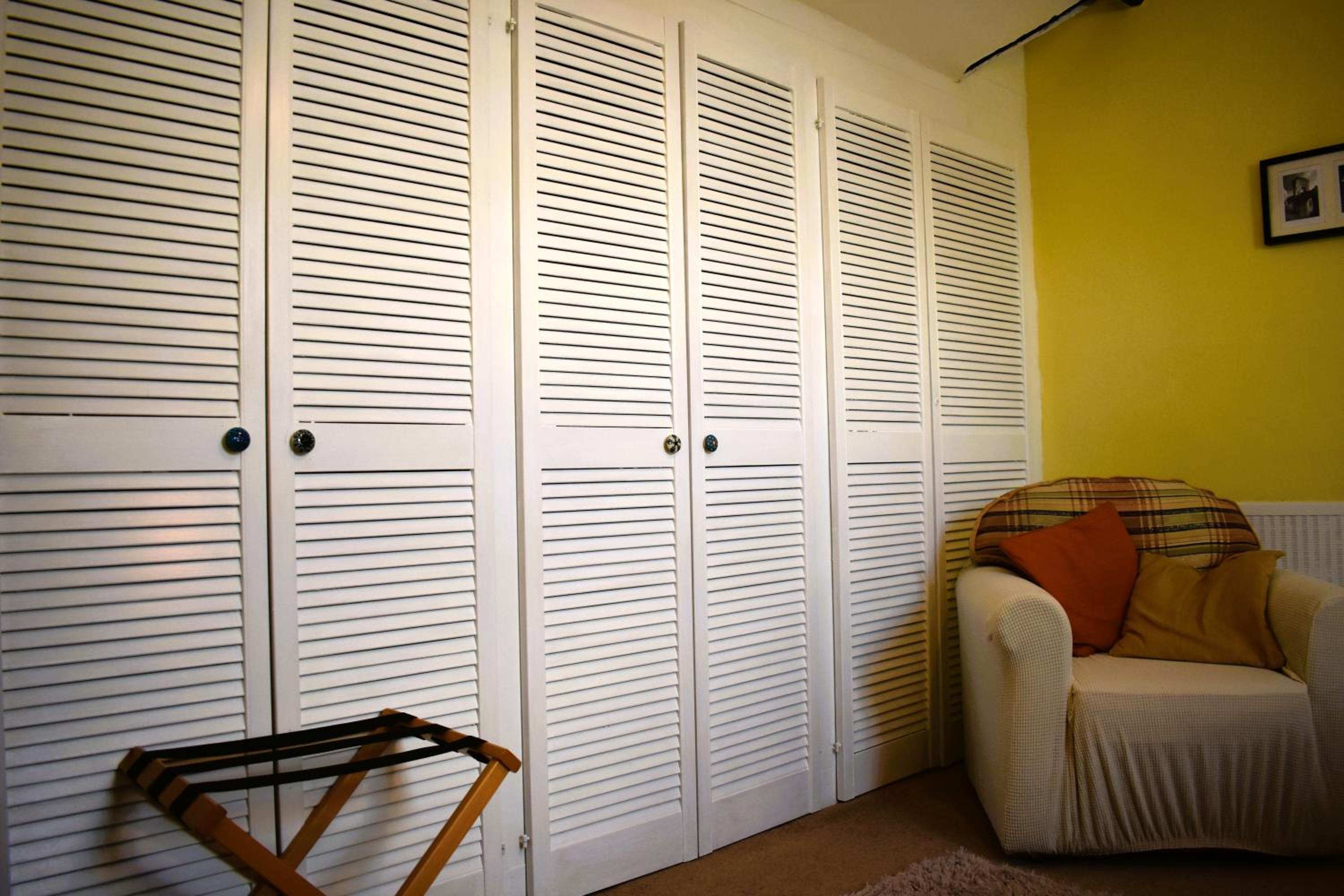 Large Twin Room - Photo 5