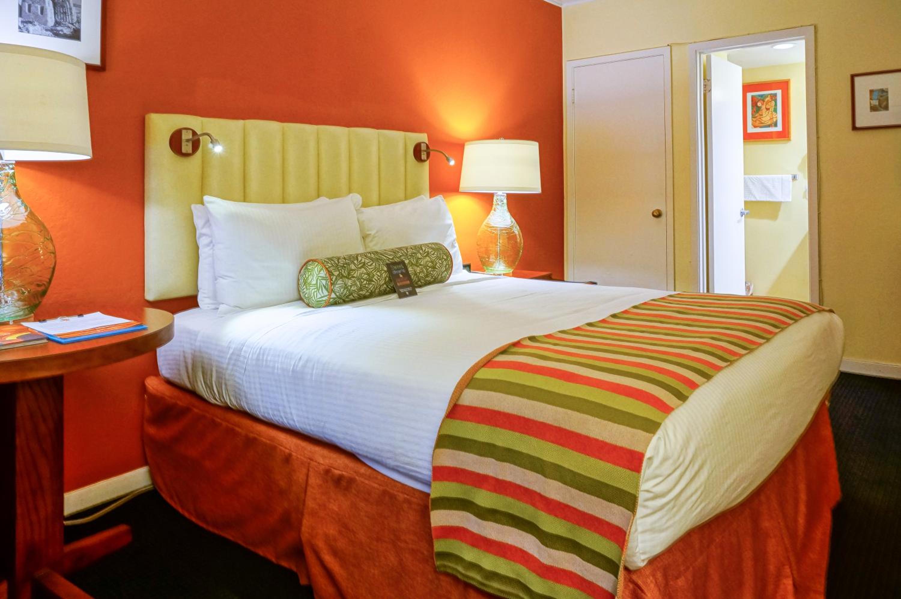 Queen Room - Disability Access - Photo 7