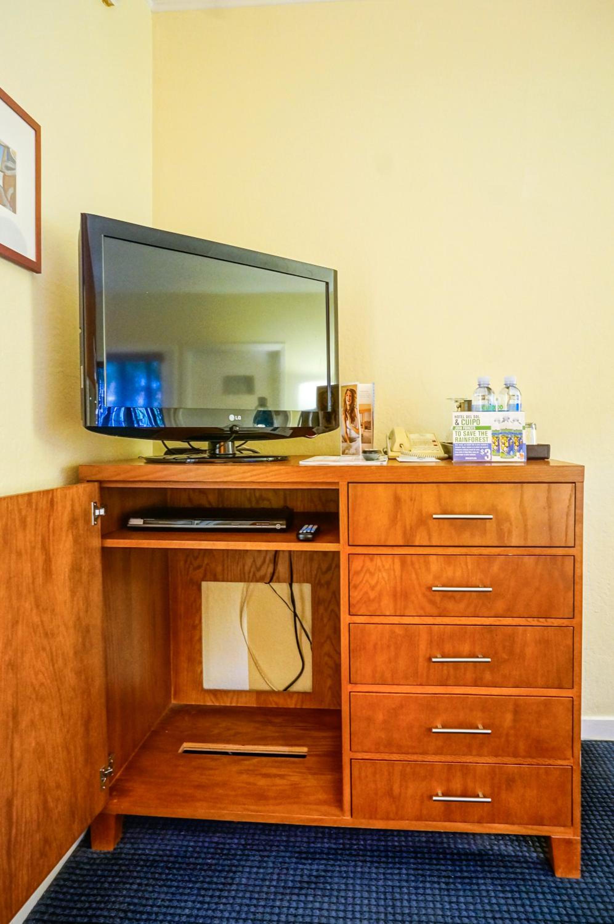 Queen Room - Disability Access - Photo 6
