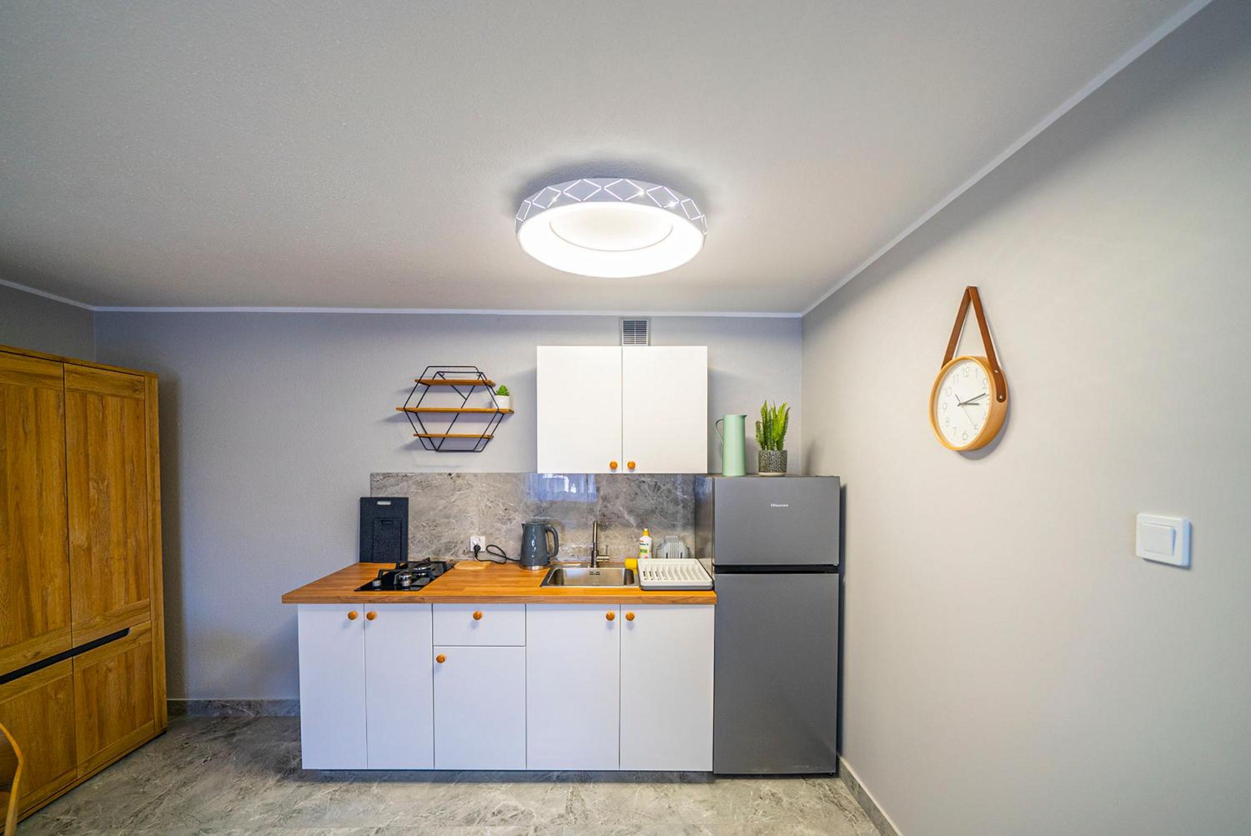 Studio Apartment - Photo 2