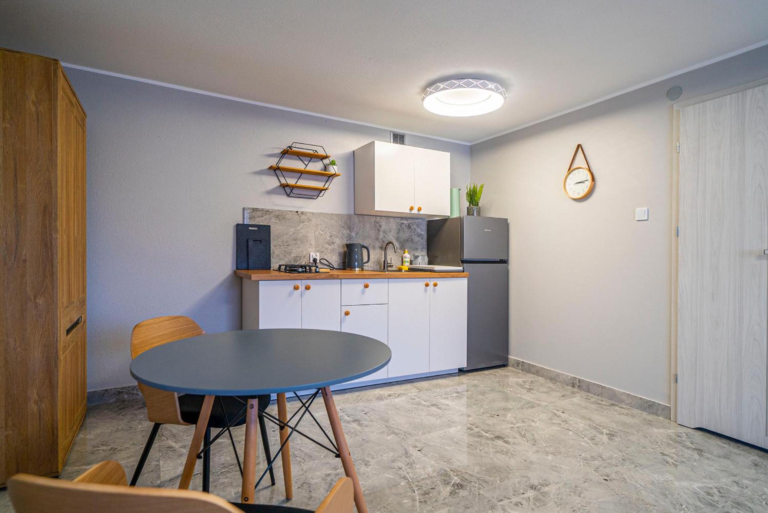 Studio Apartment - Photo 6