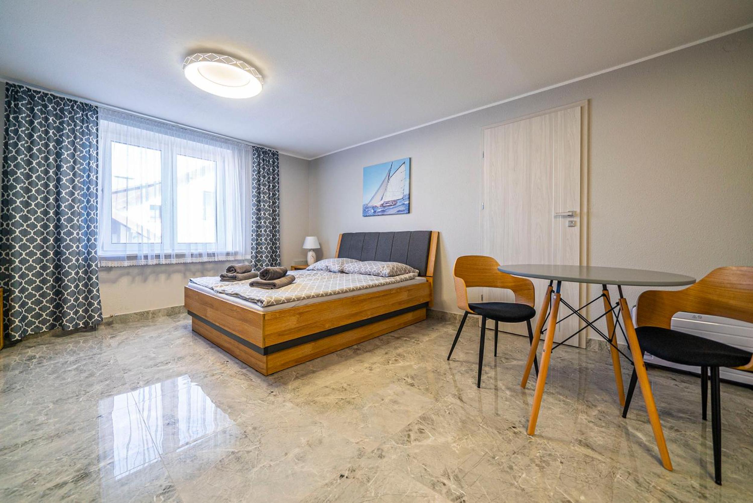 Studio Apartment - Photo 1