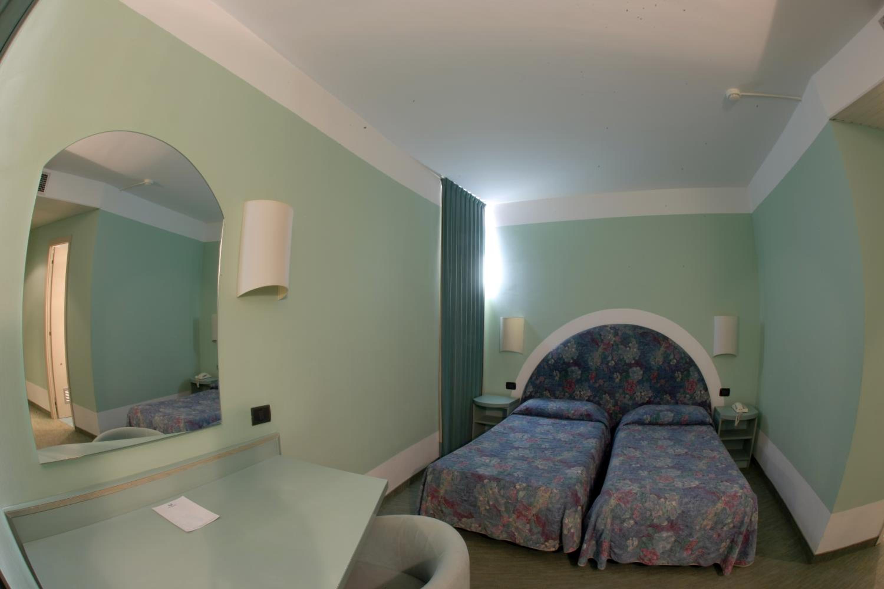 Standard Double or Twin Room photo 2
