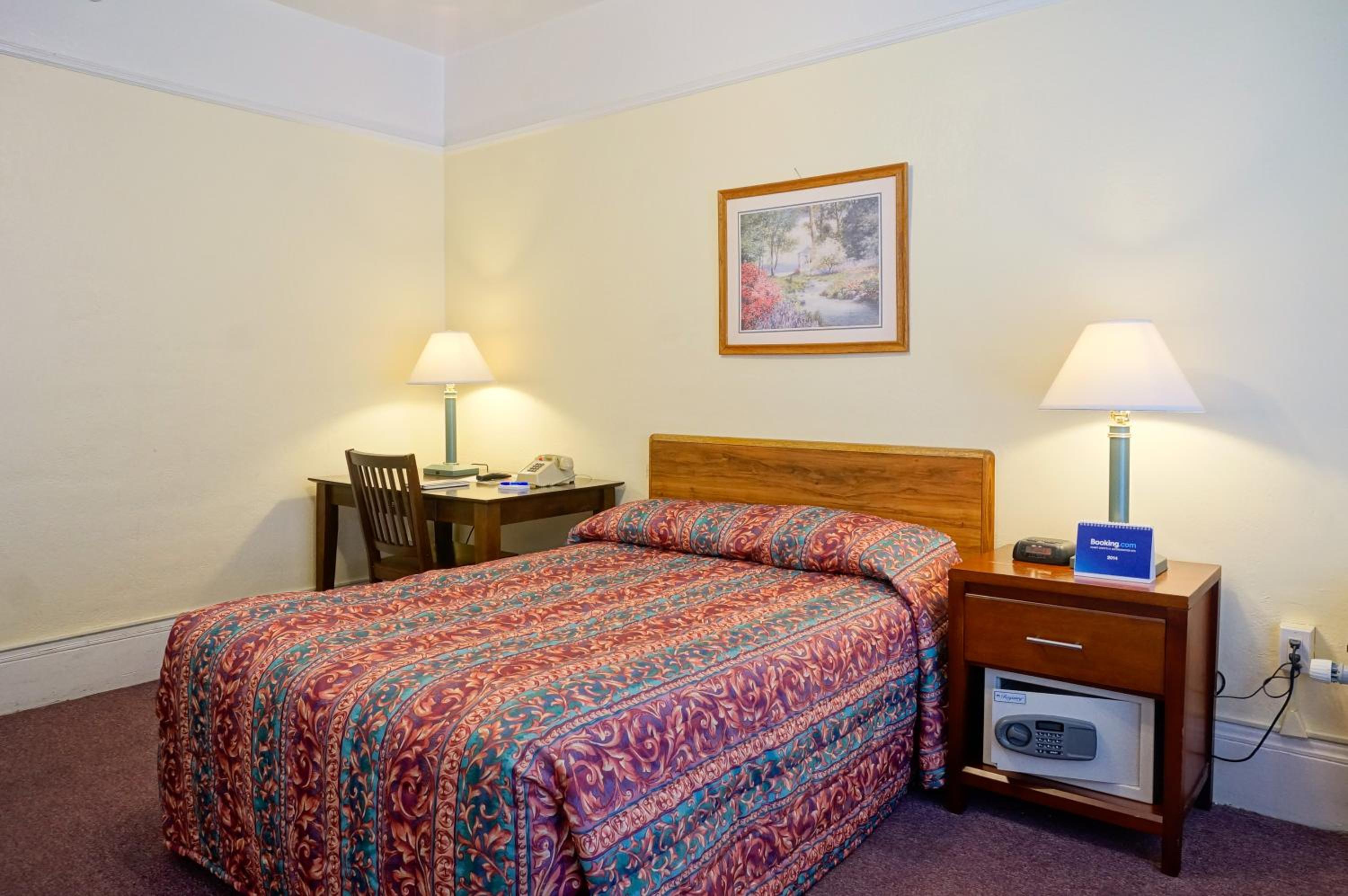 Double Room - Photo 5