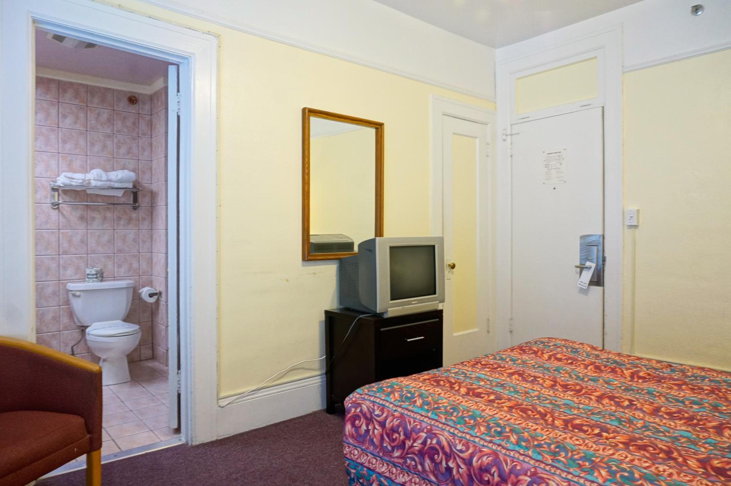 Double Room - Photo 10