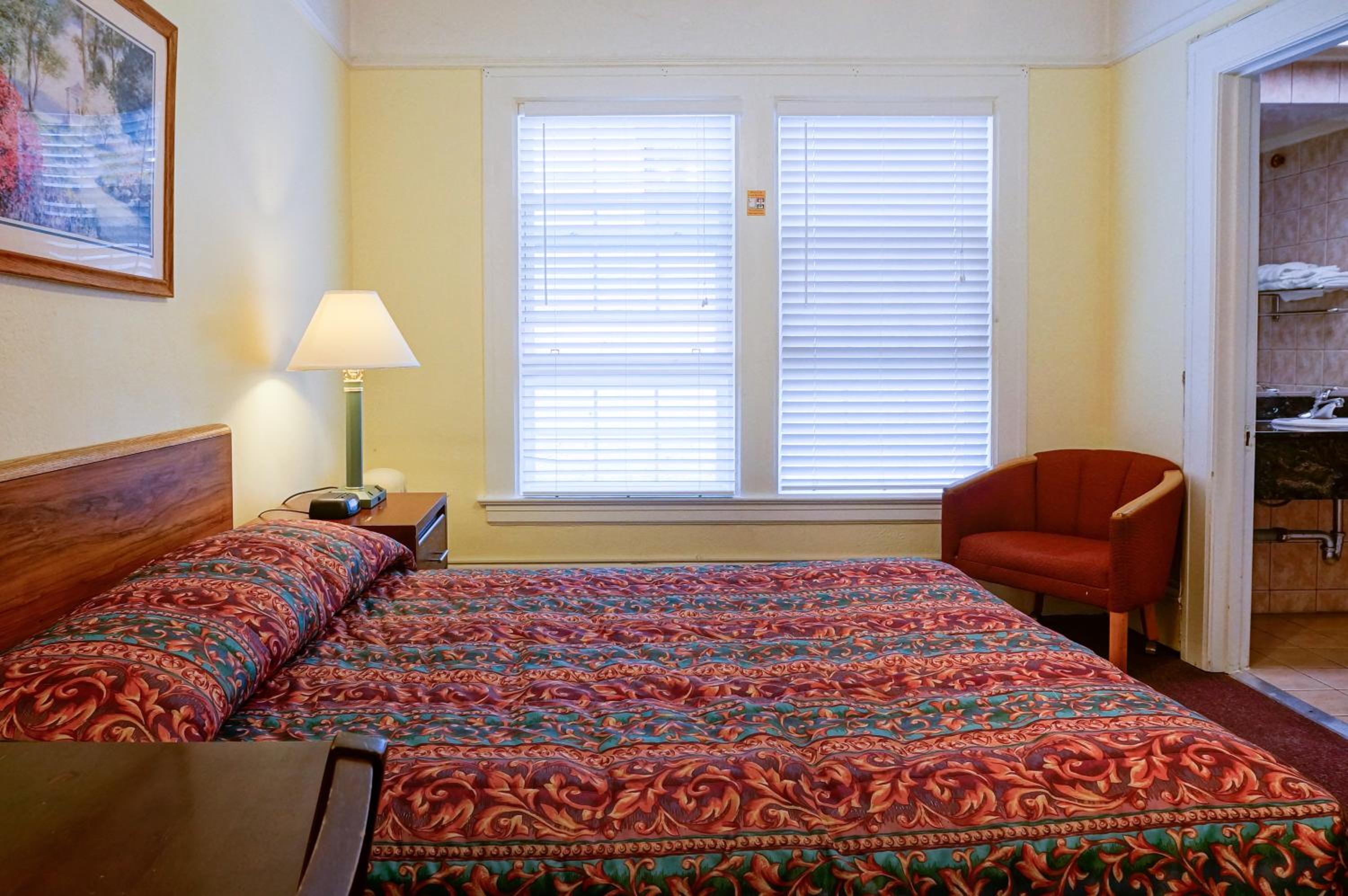 Double Room - Photo 7