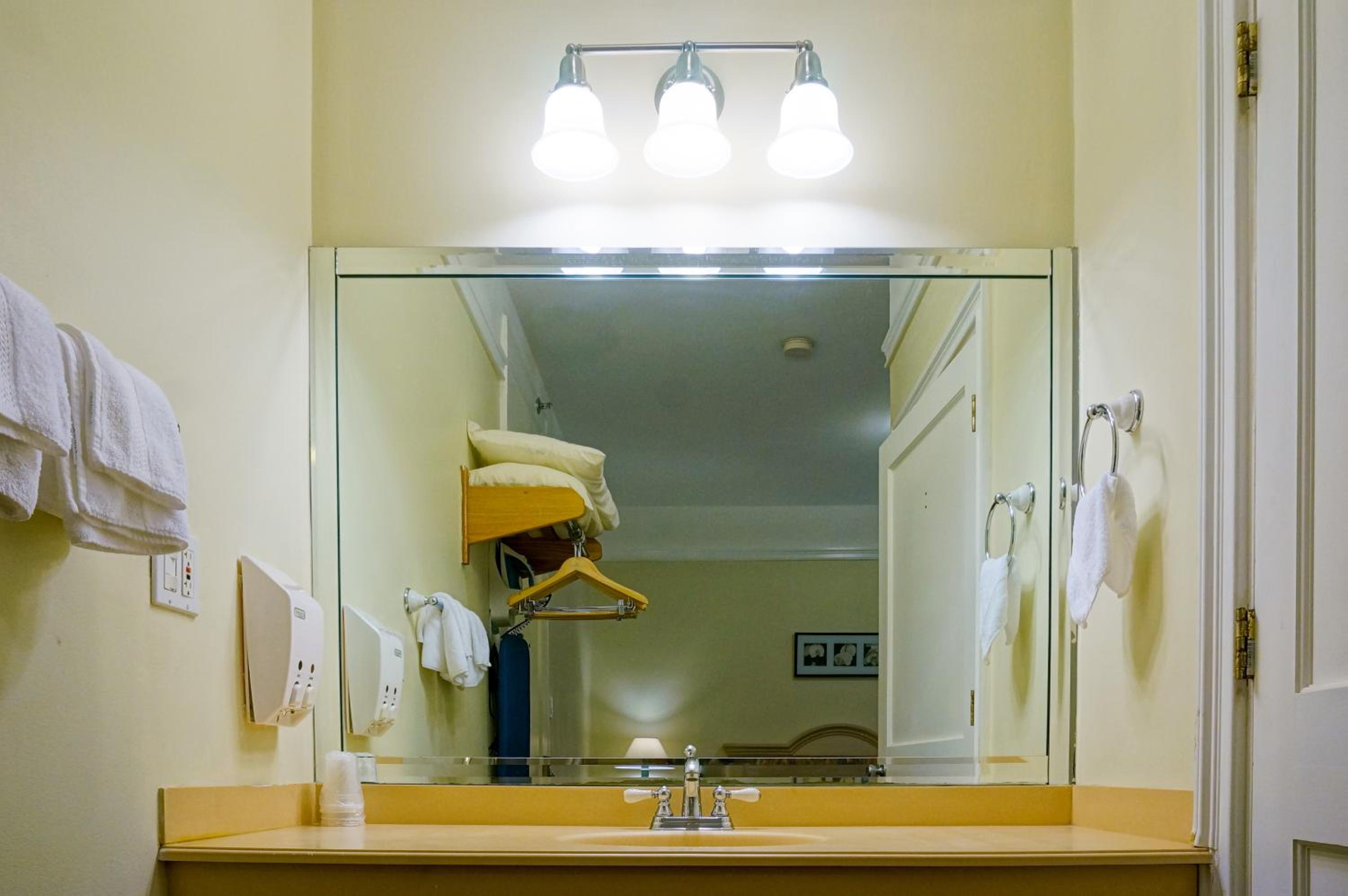 Queen Room - Photo 6