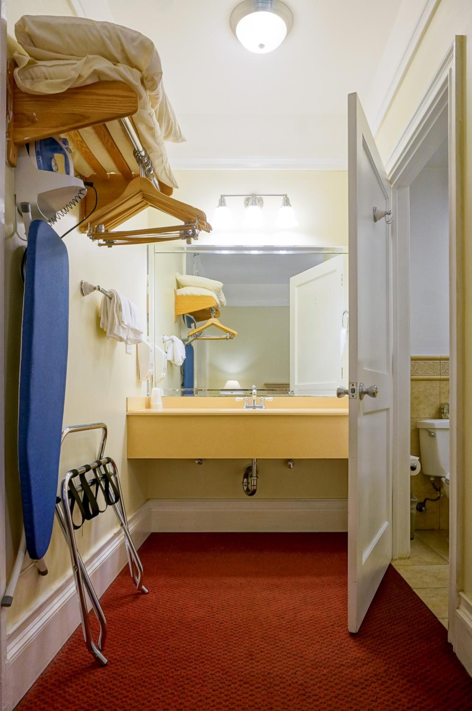 Queen Room - Photo 5