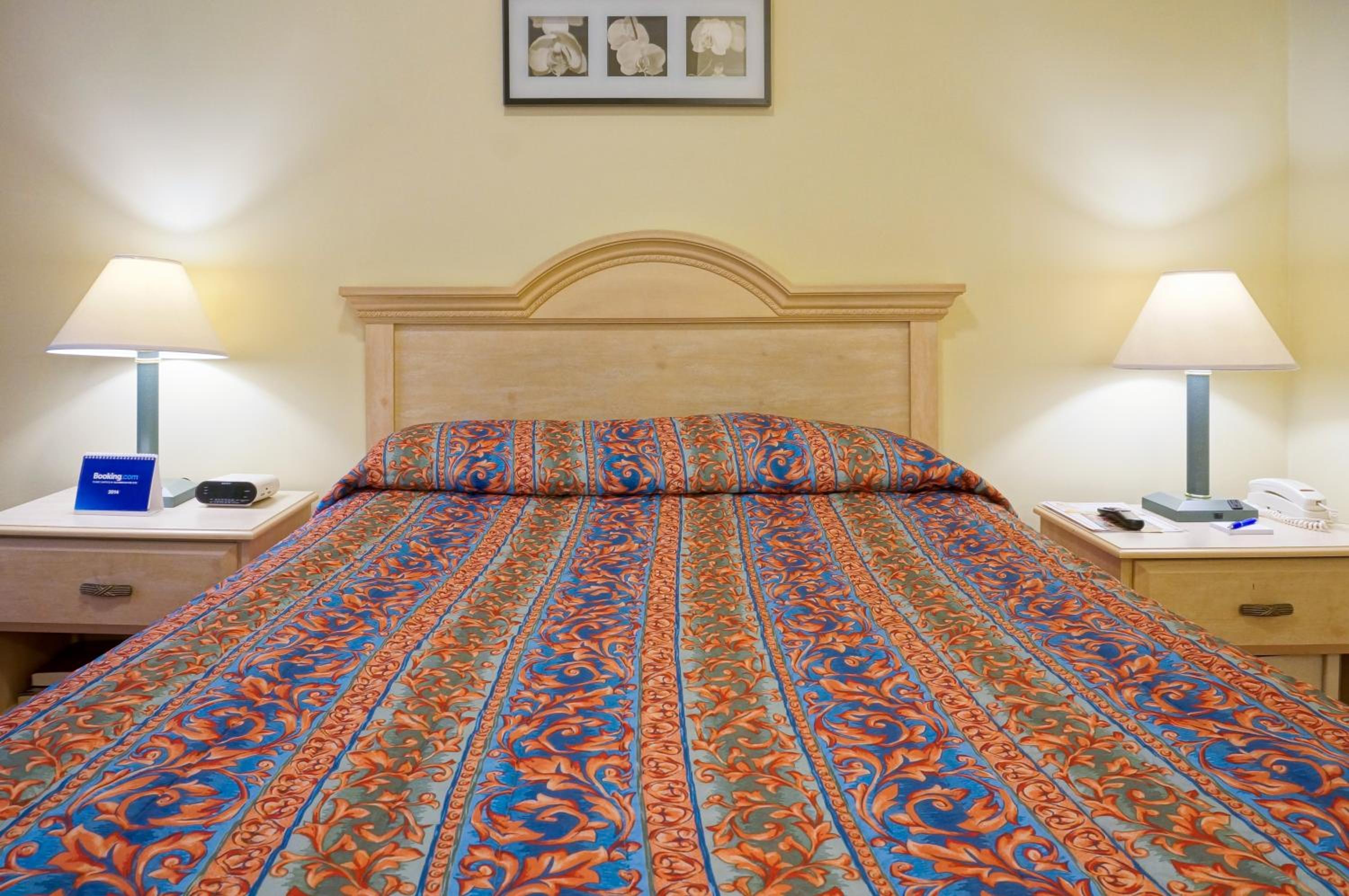 Queen Room - Photo 10