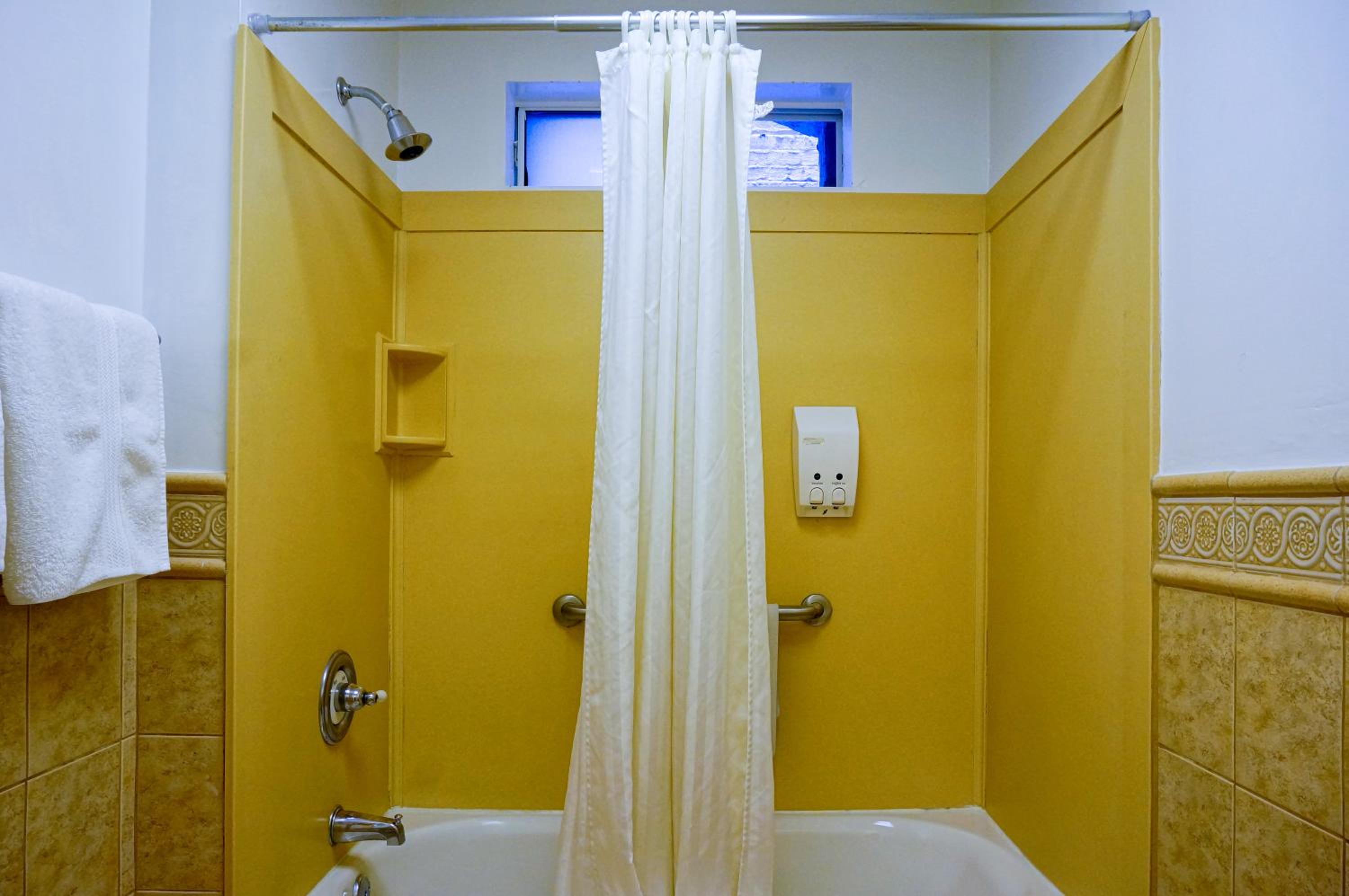 Queen Room - Photo 2