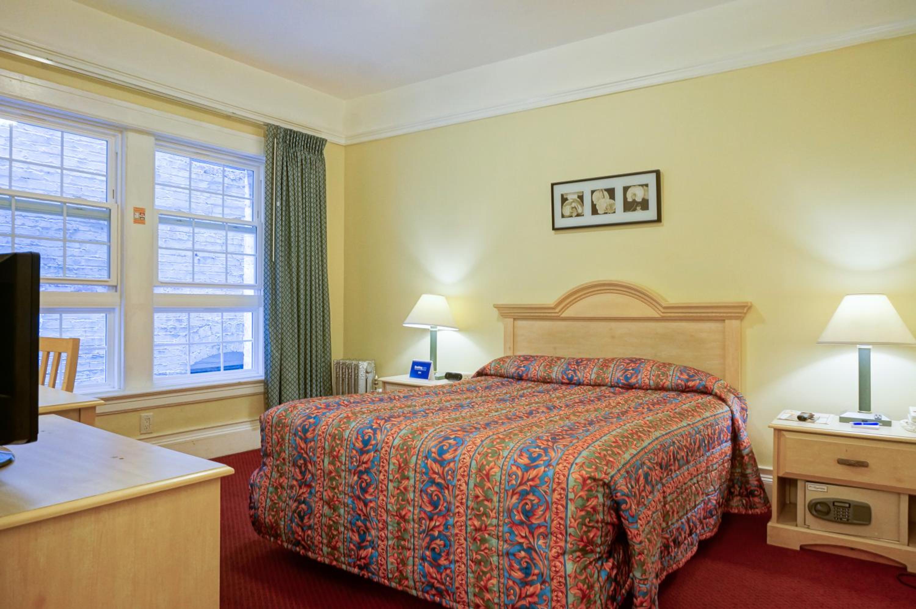 Queen Room - Photo 3
