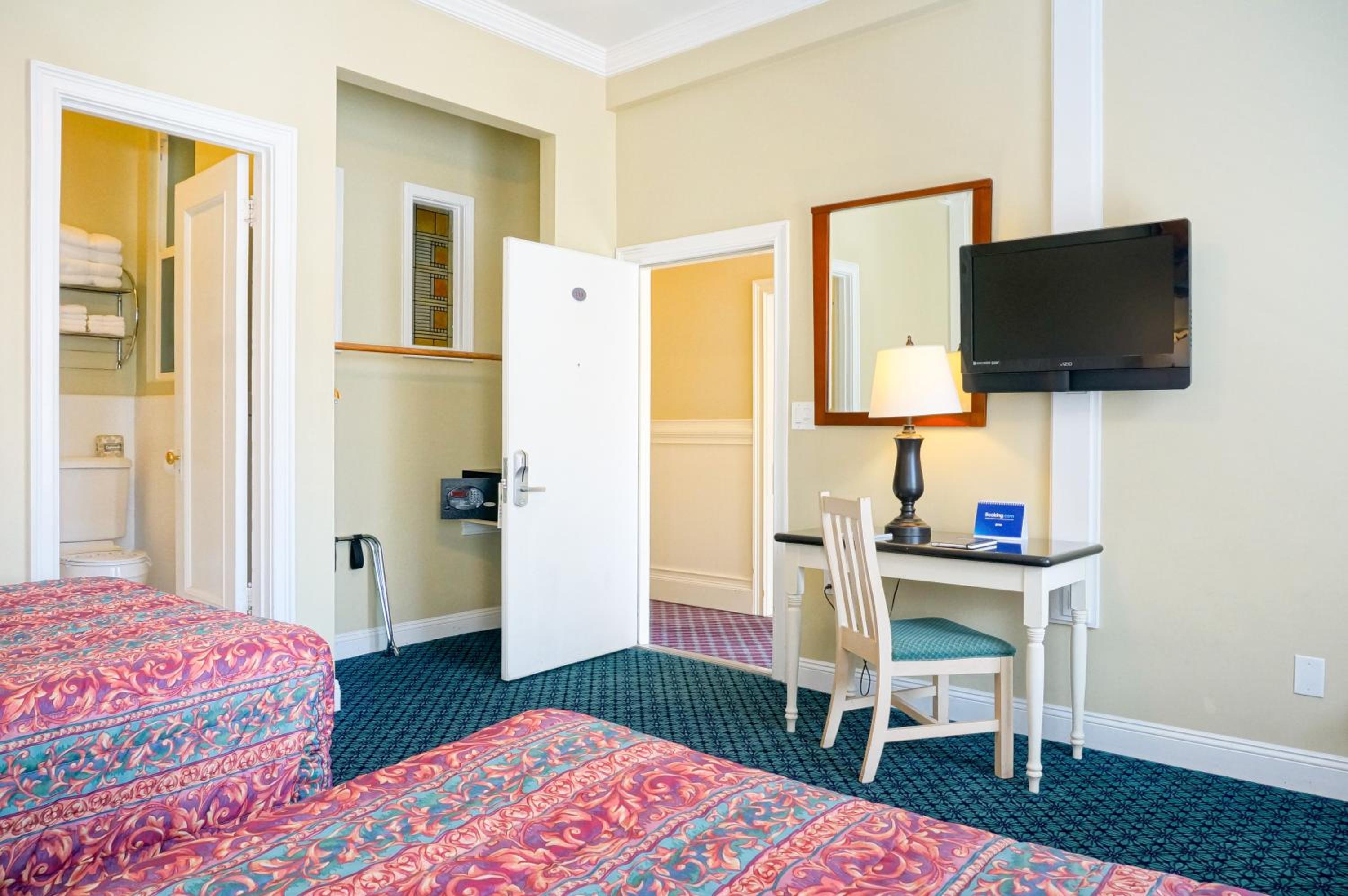 Double Room with Two Double Beds - Photo 3