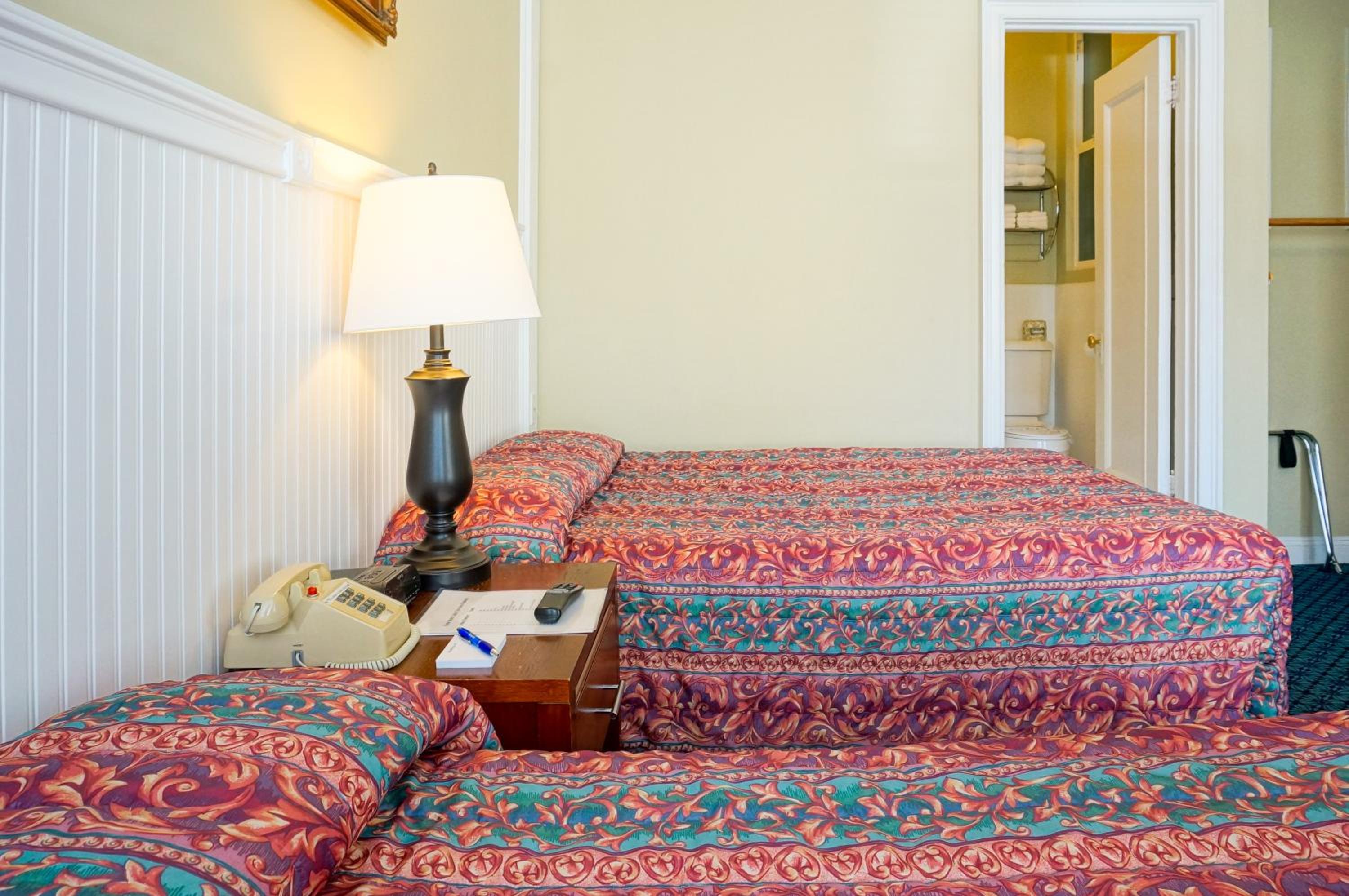 Double Room with Two Double Beds - Photo 4