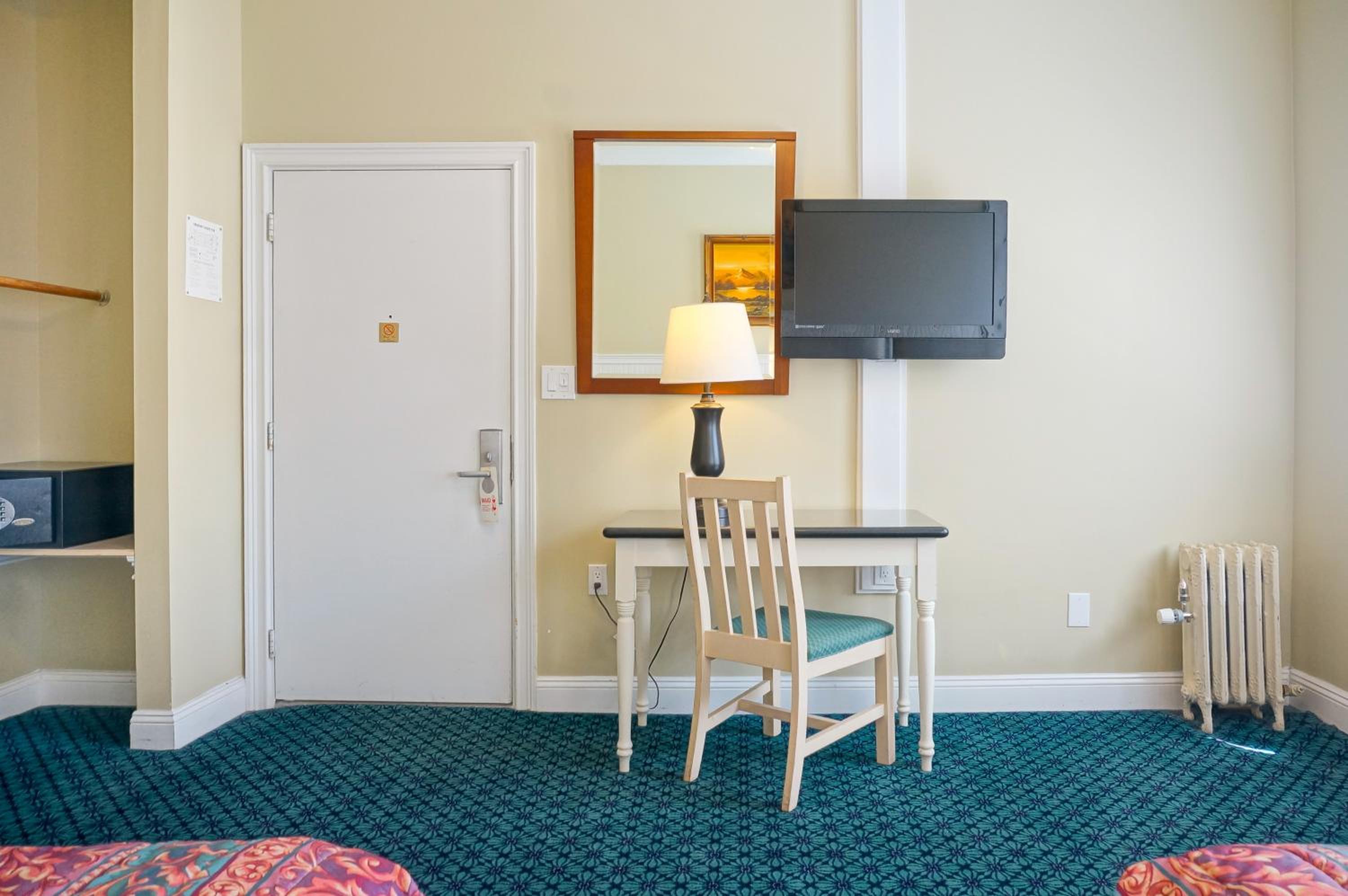 Double Room with Two Double Beds - Photo 2