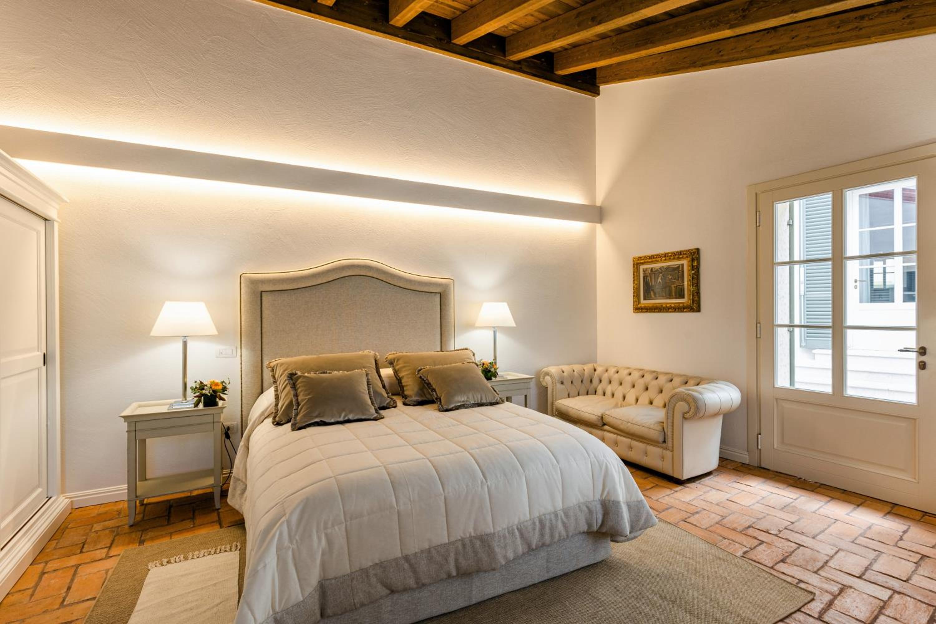 Large Double Room - Photo 7