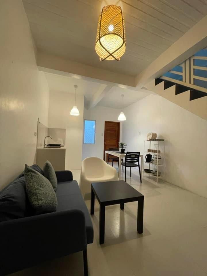 One-Bedroom Apartment - Photo 1