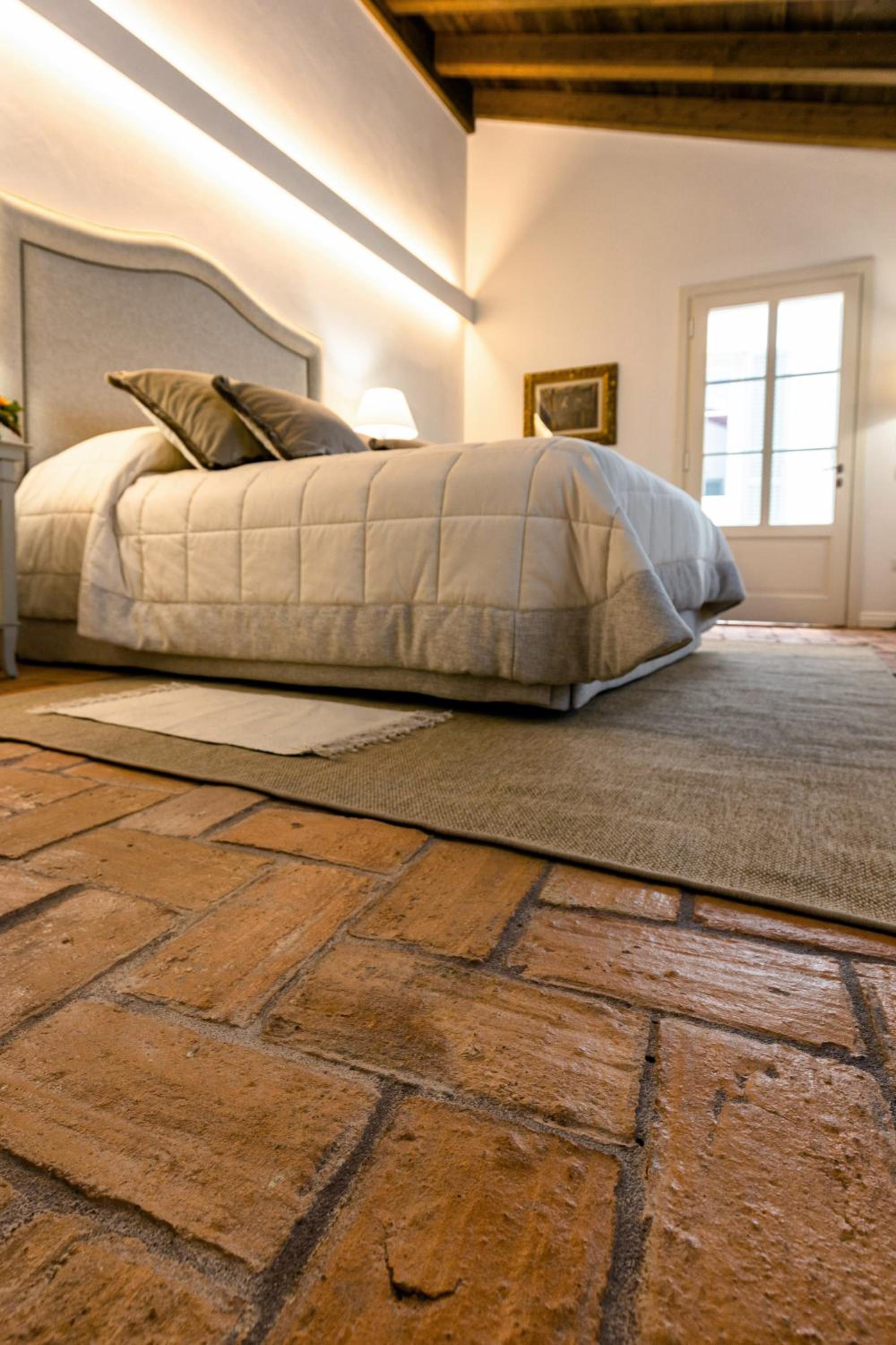 Large Double Room - Photo 6
