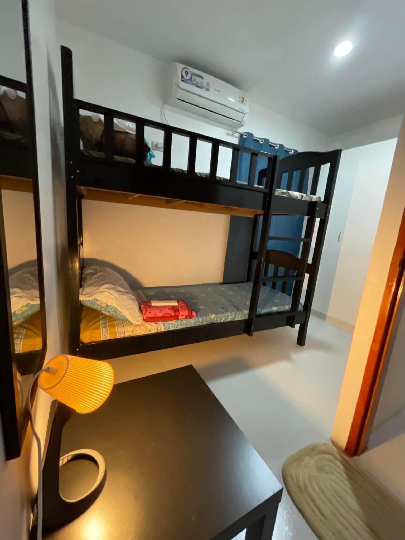 One-Bedroom Apartment - Photo 3