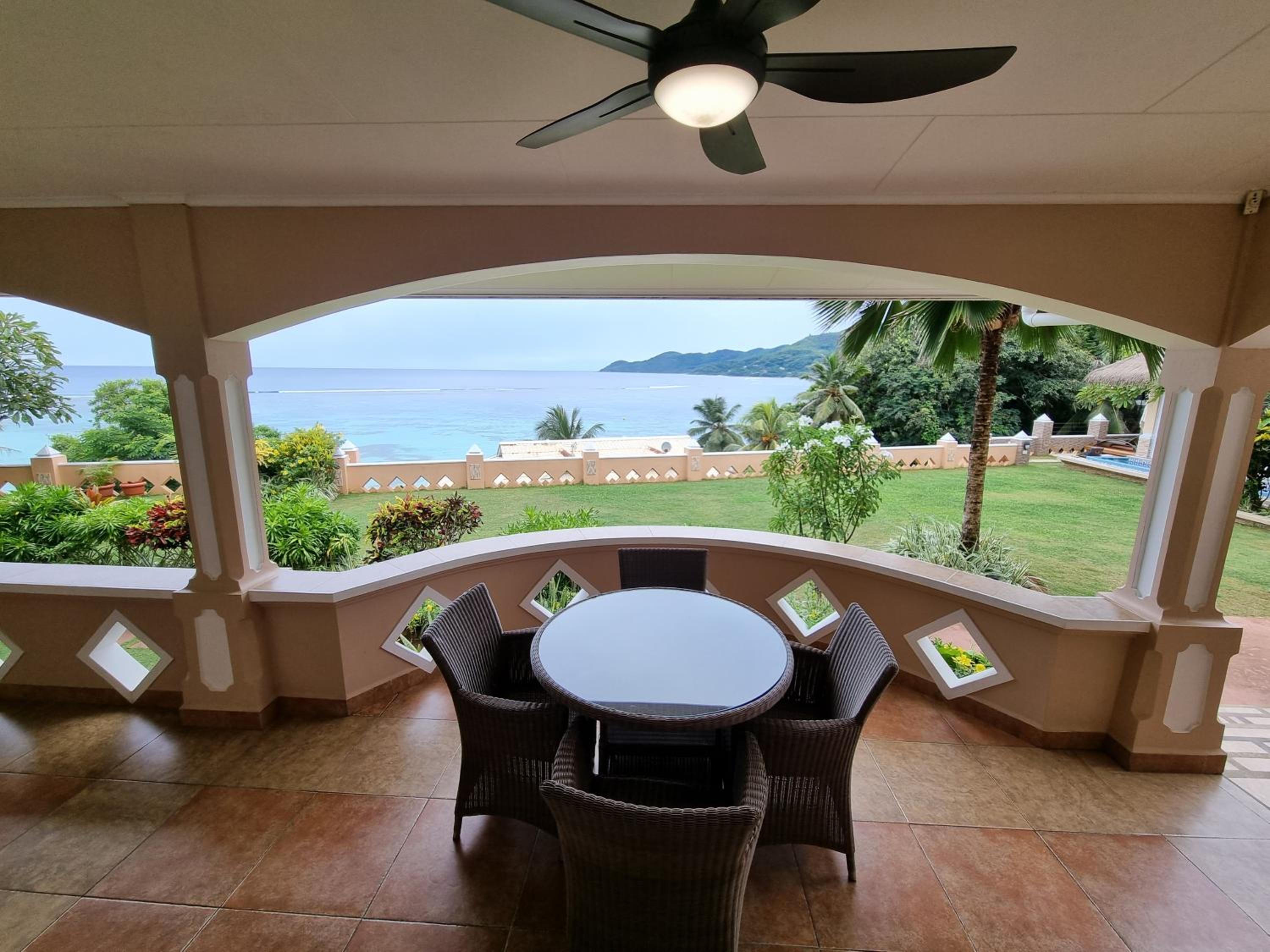 One-Bedroom Apartment with Sea View photo 2
