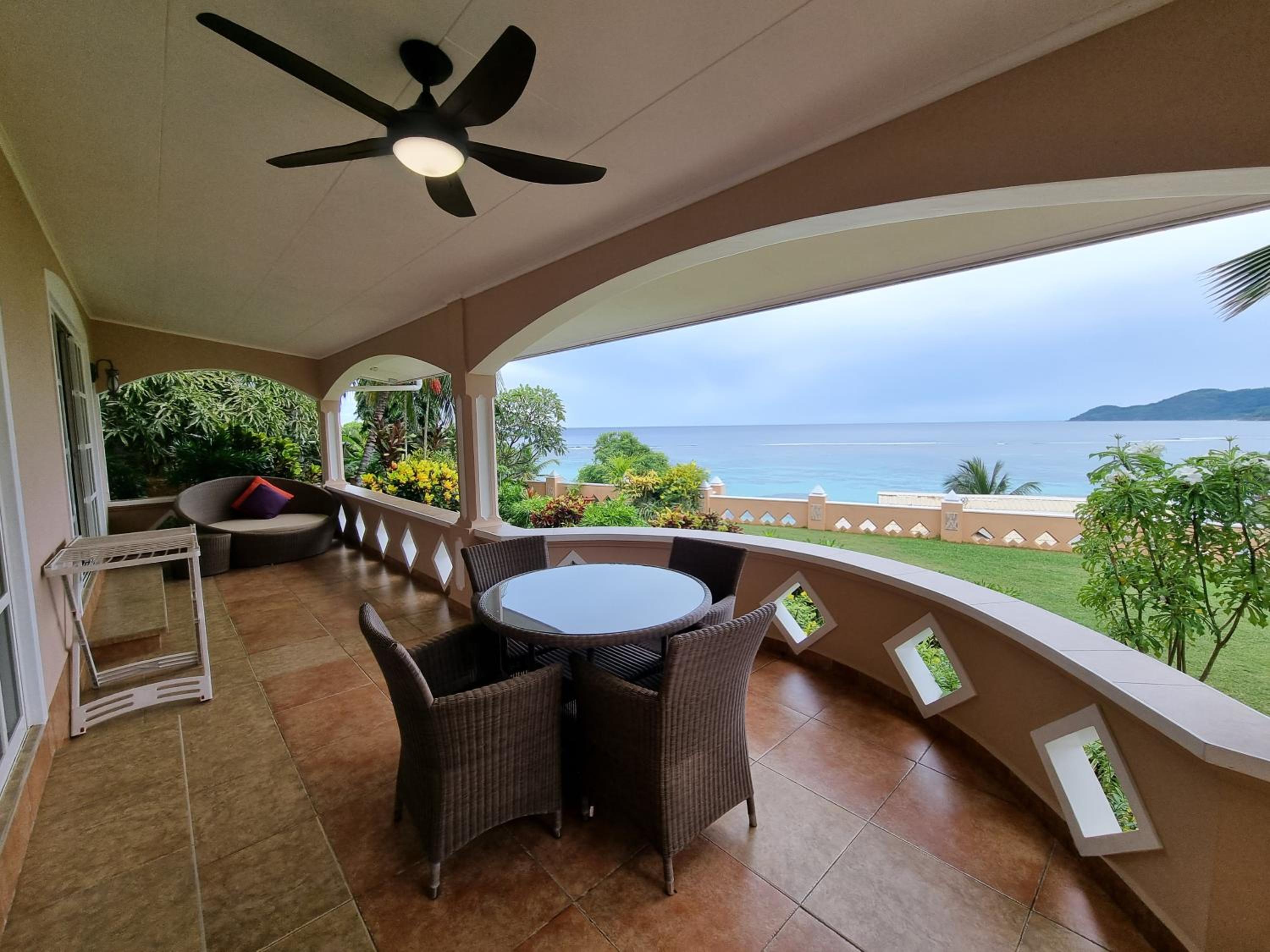 One-Bedroom Apartment with Sea View photo 3