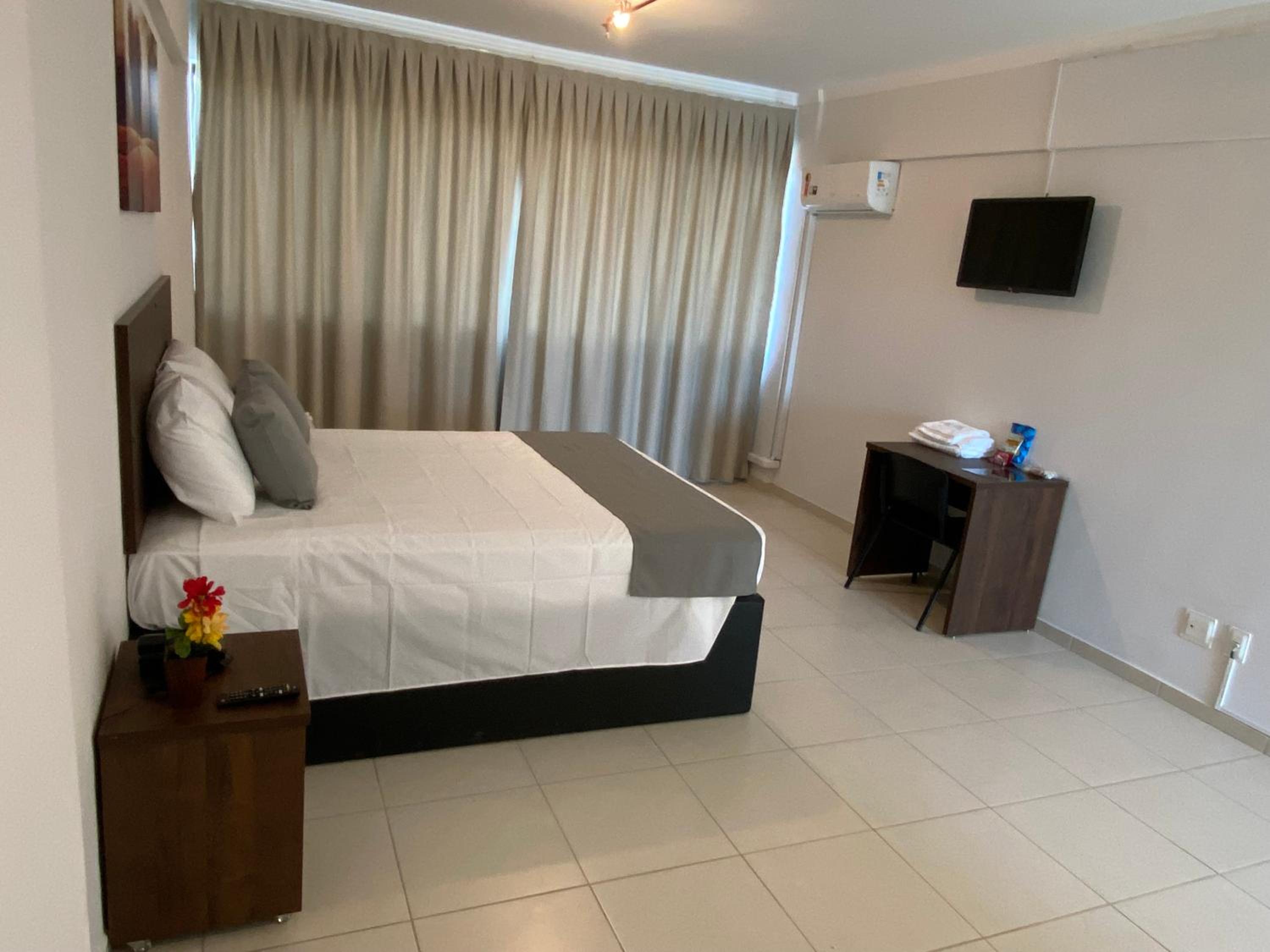 Standard Double or Twin Room - Photo 5