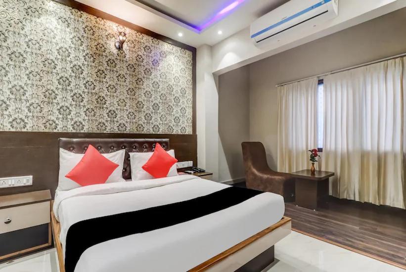 Executive Suite - Photo 1