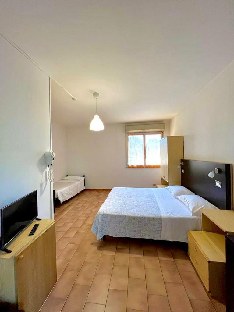 Economy Triple Room photo 1