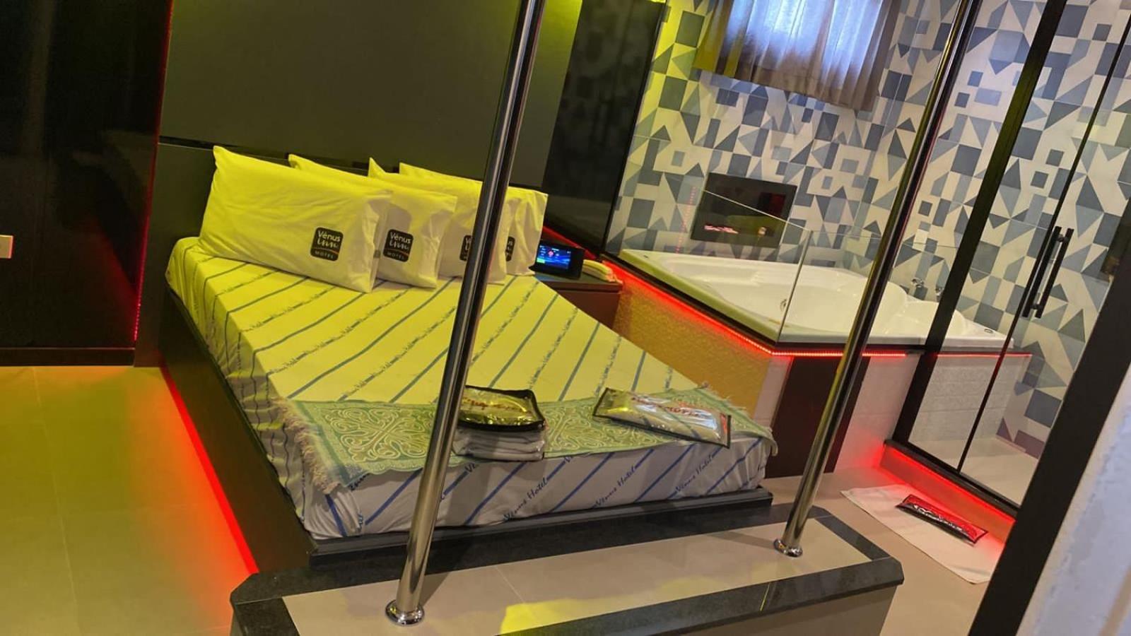 Deluxe Suite with Spa Bath photo 1