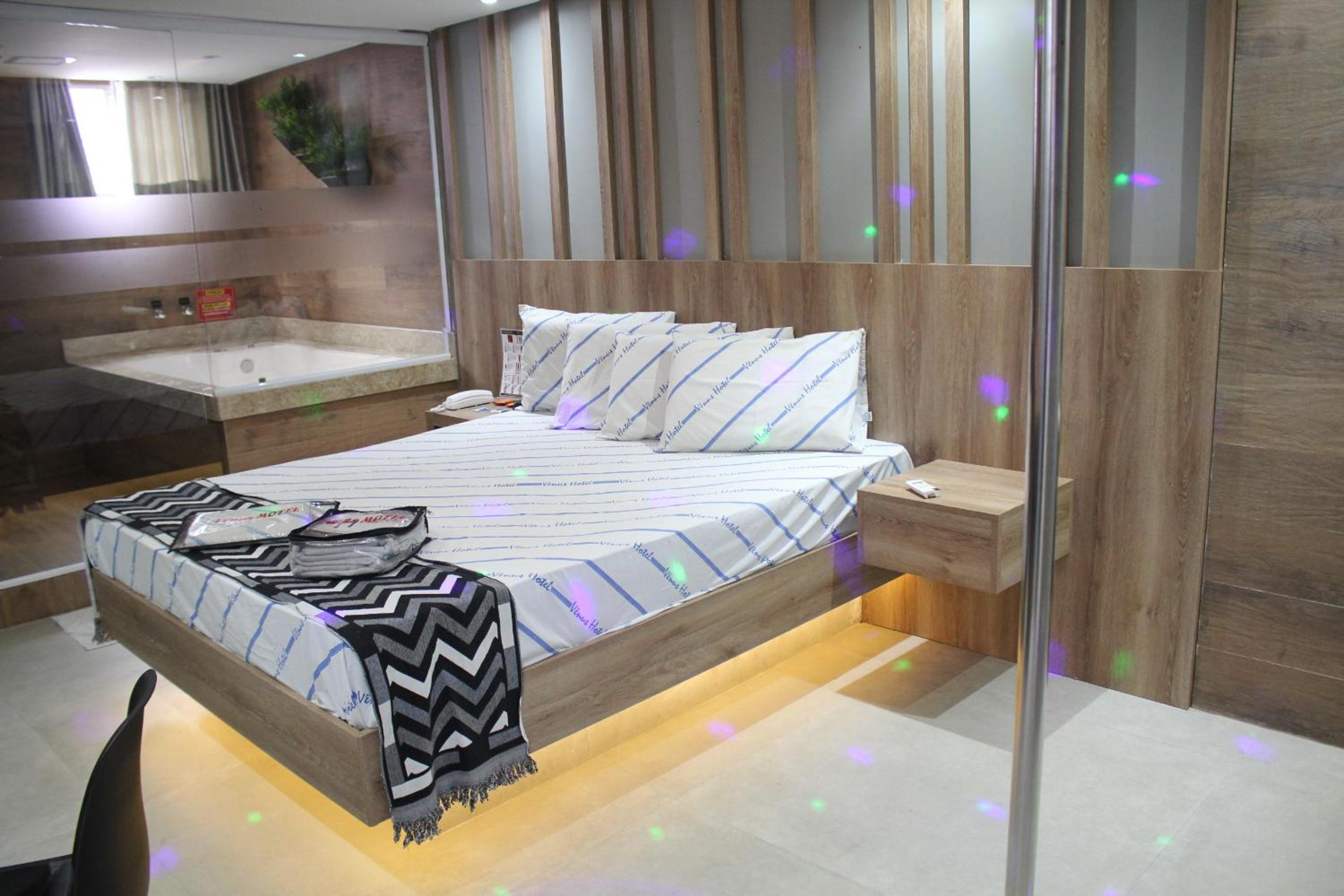 Suite with Spa Bath photo 1