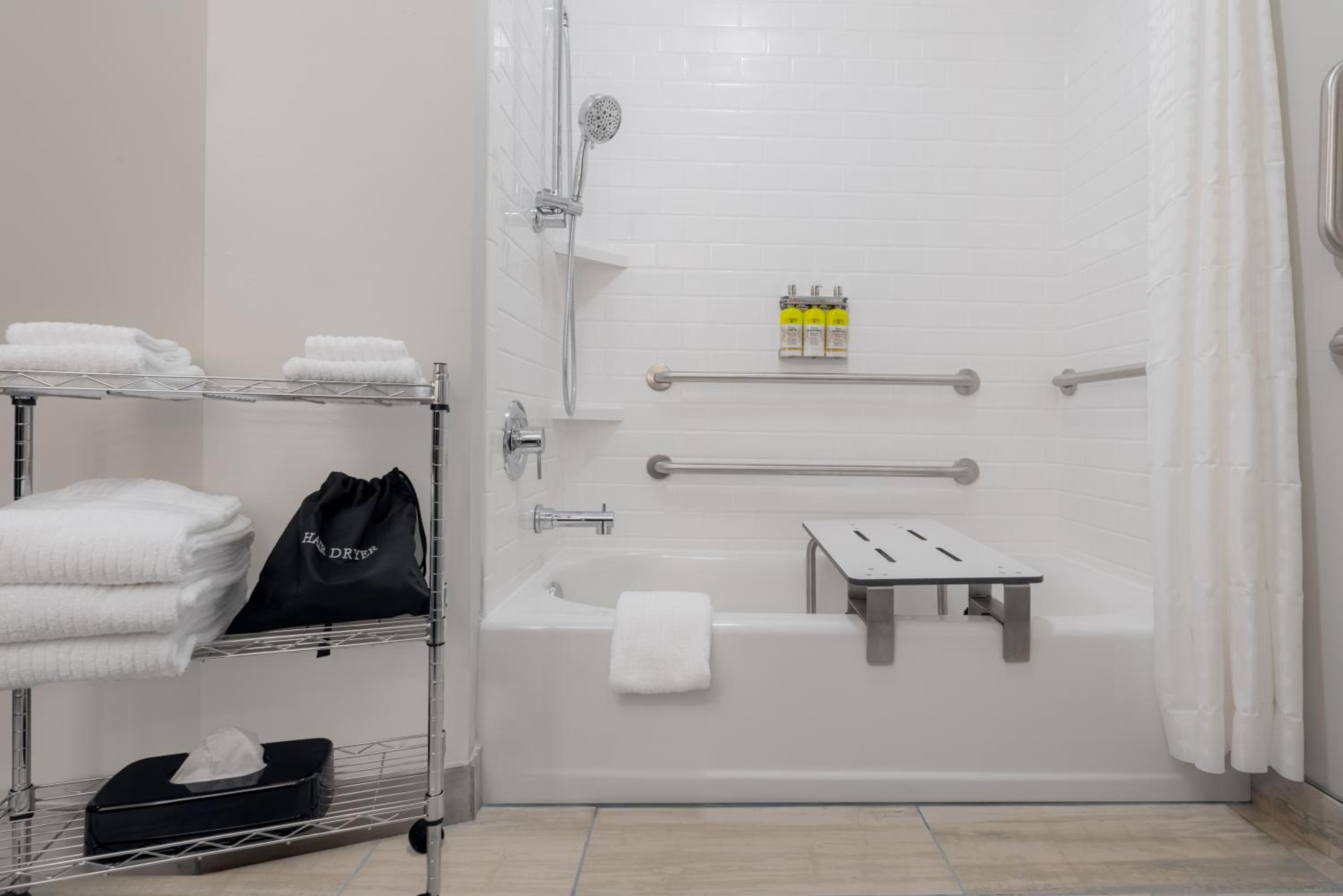 King Studio Suite - Mobility Access Tub/Non-Smoking - Photo 2