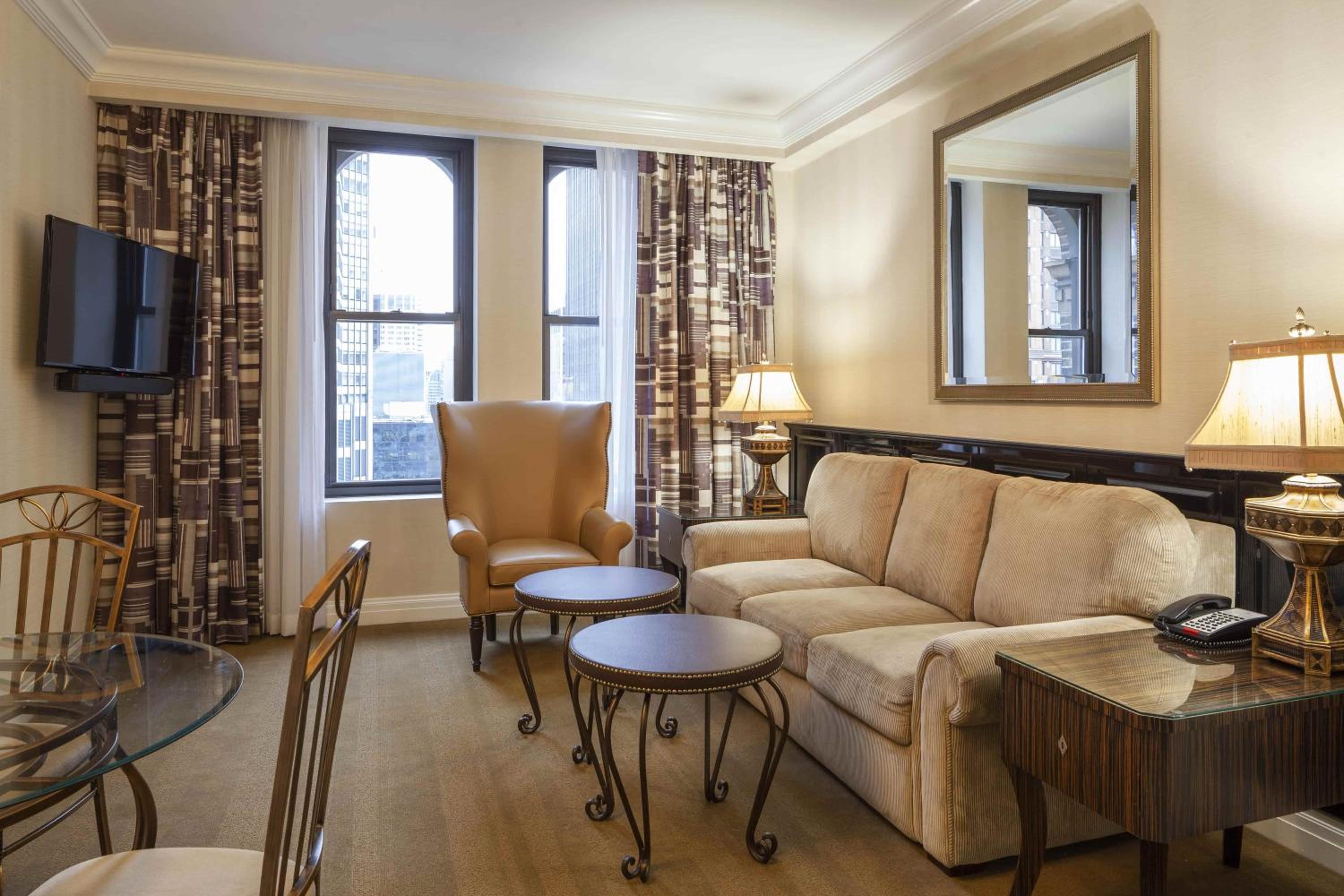 Deluxe King Suite