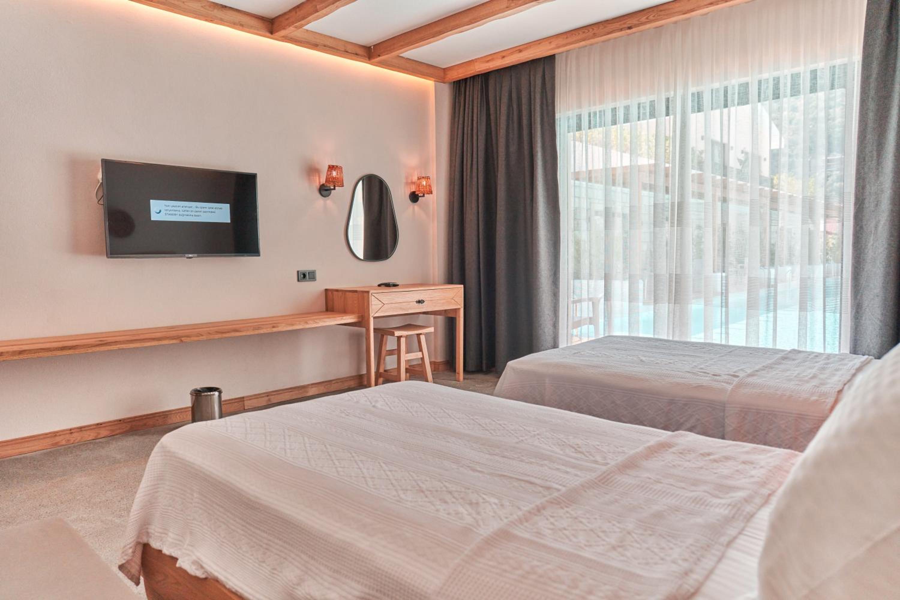Twin Room with Swimming Pool Access - Photo 12