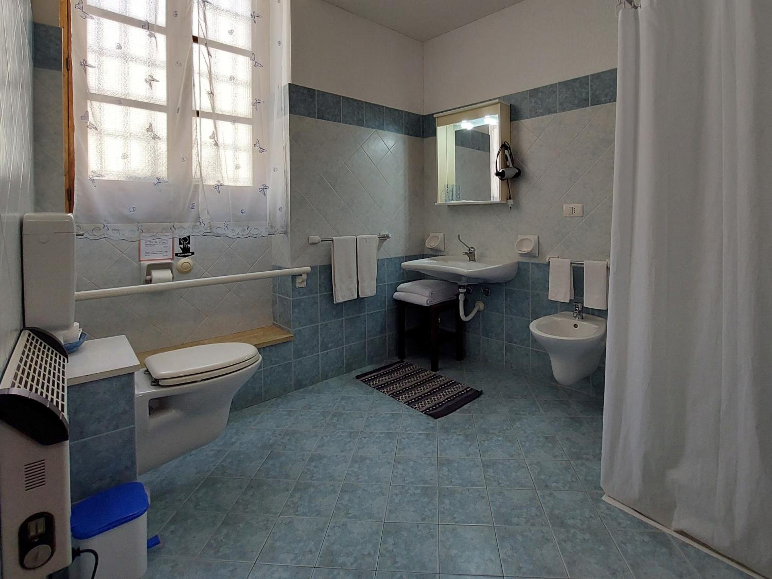 Double Room with Balcony and Sea View - Photo 2