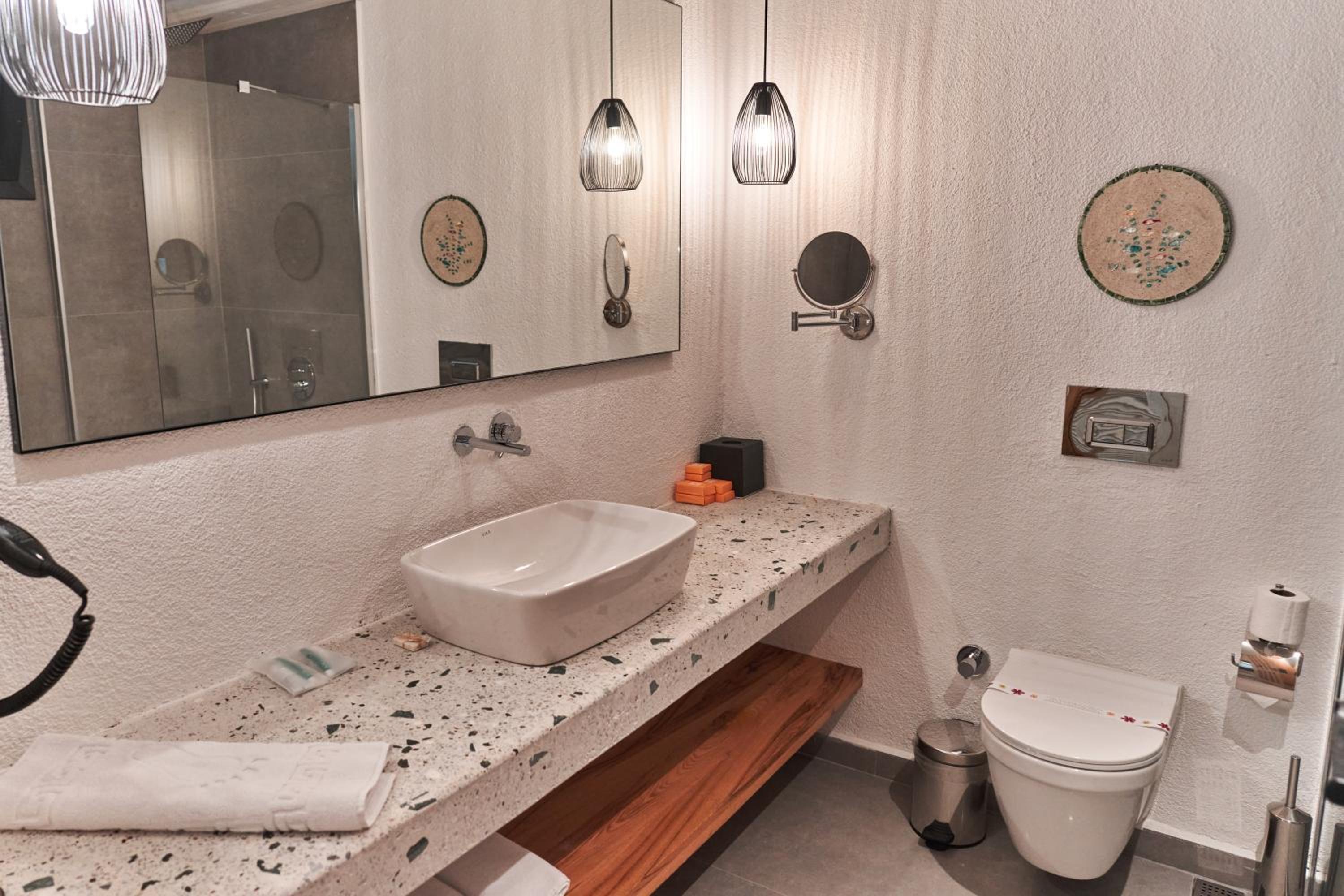 Twin Room with Swimming Pool Access - Photo 9