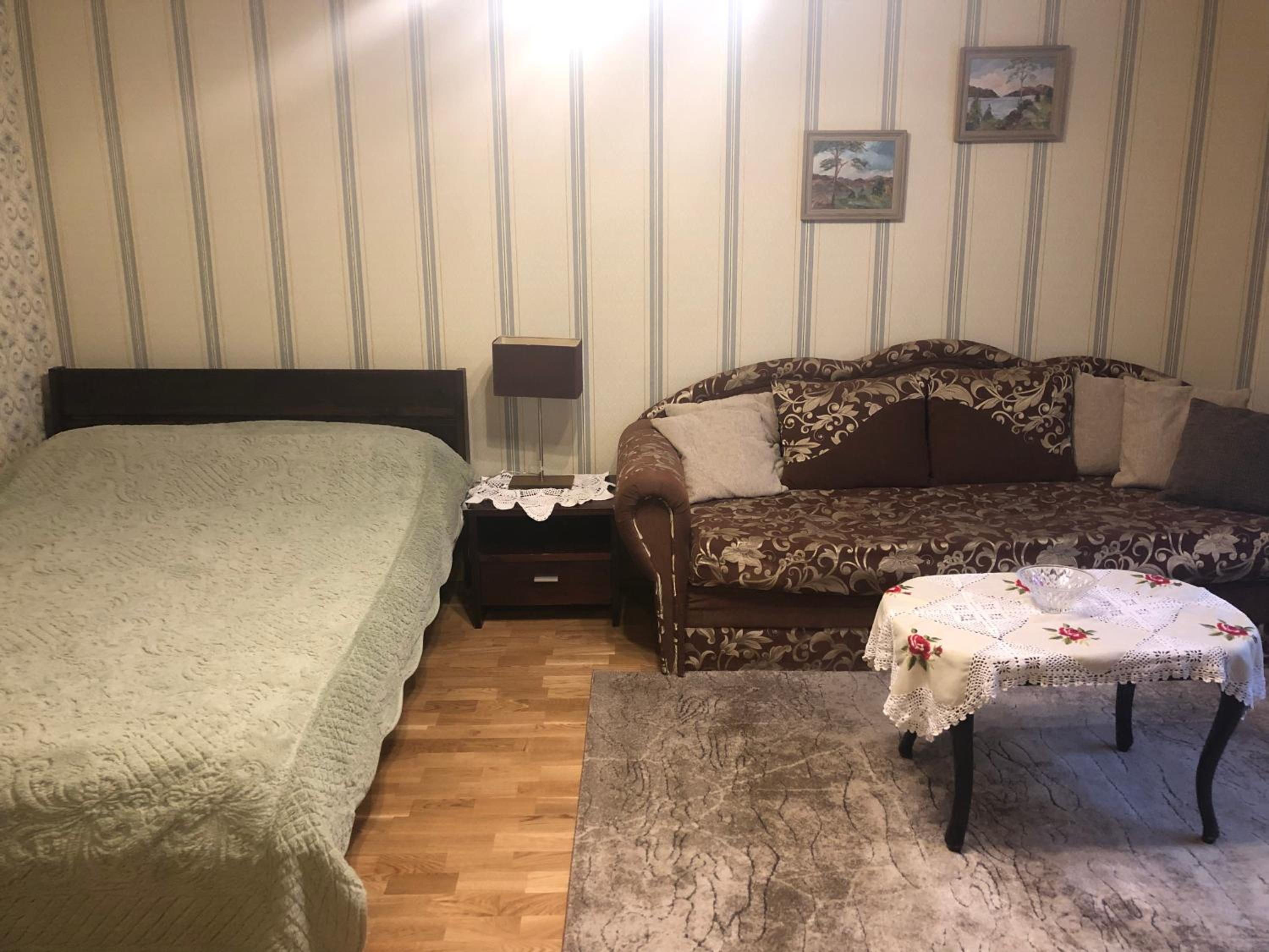 One-Bedroom Apartment - Photo 1