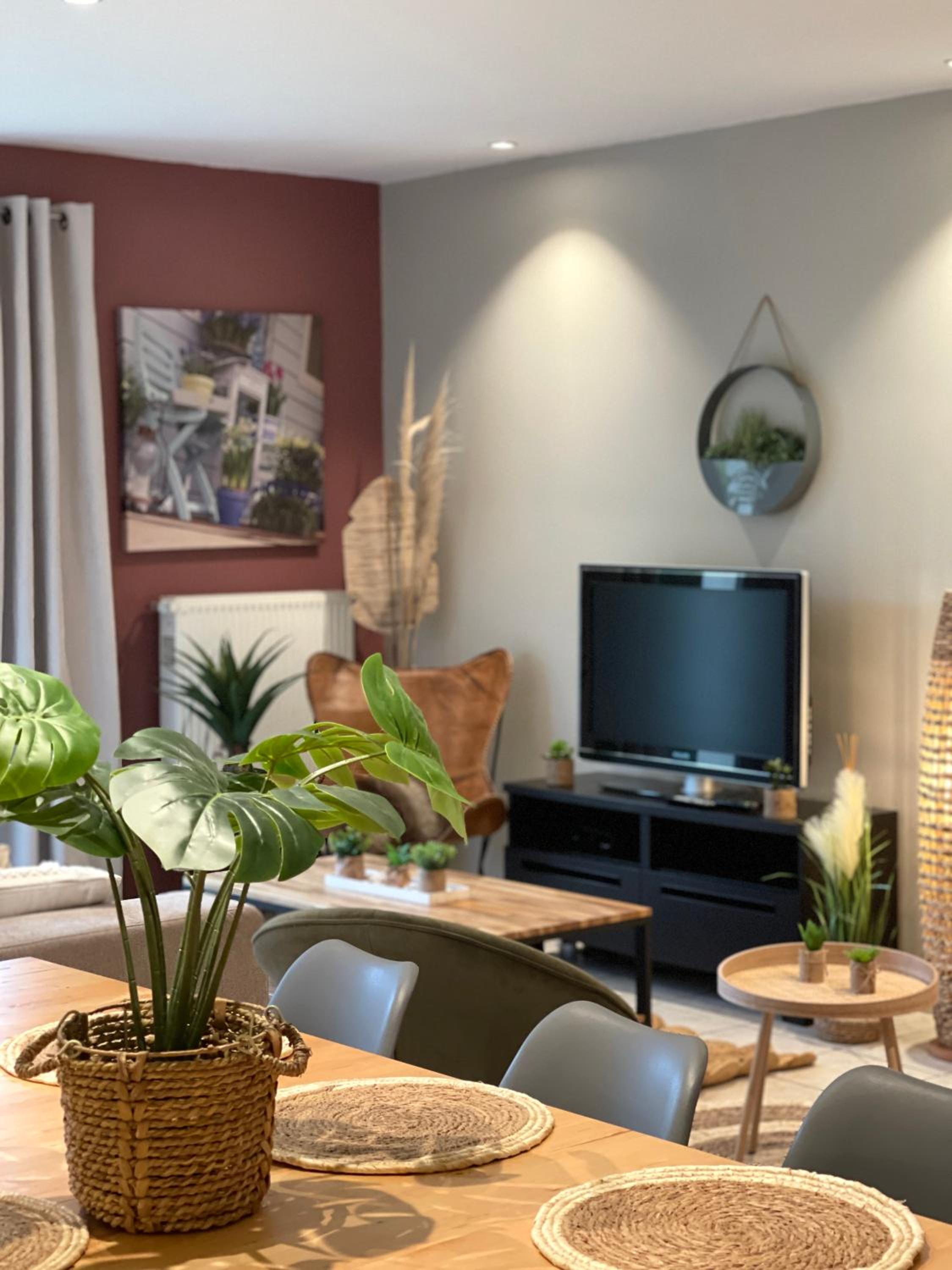 Cottage (8 Adults)