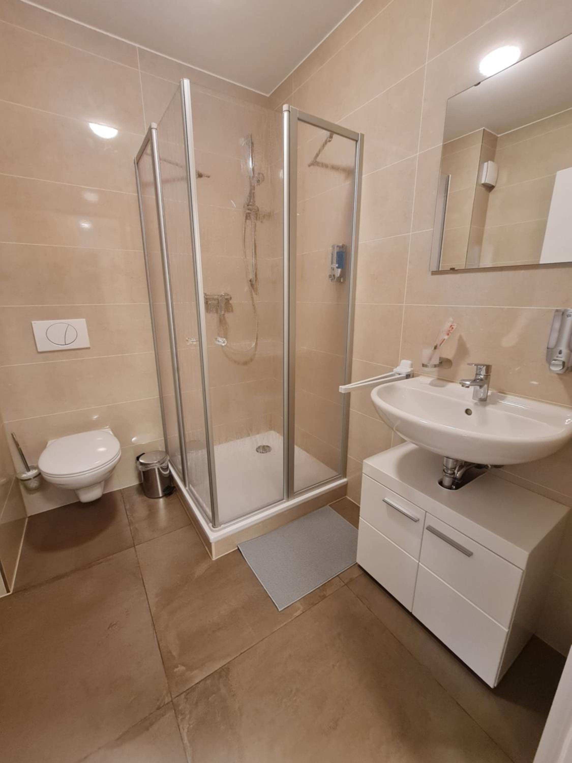 Standard Double Room - Photo 5