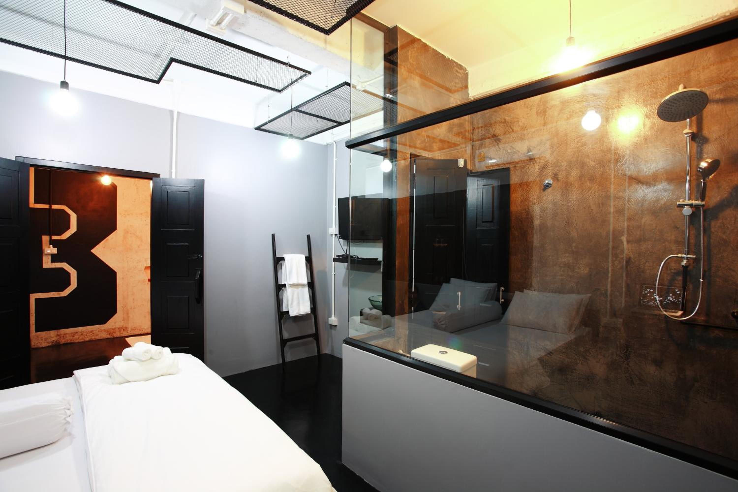 Deluxe King Room photo 2
