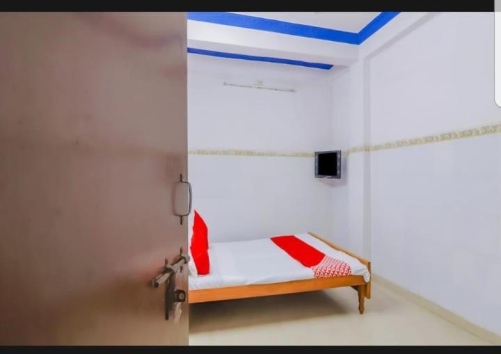 Deluxe Double Room (2 Adults + 1 Child) - Photo 9