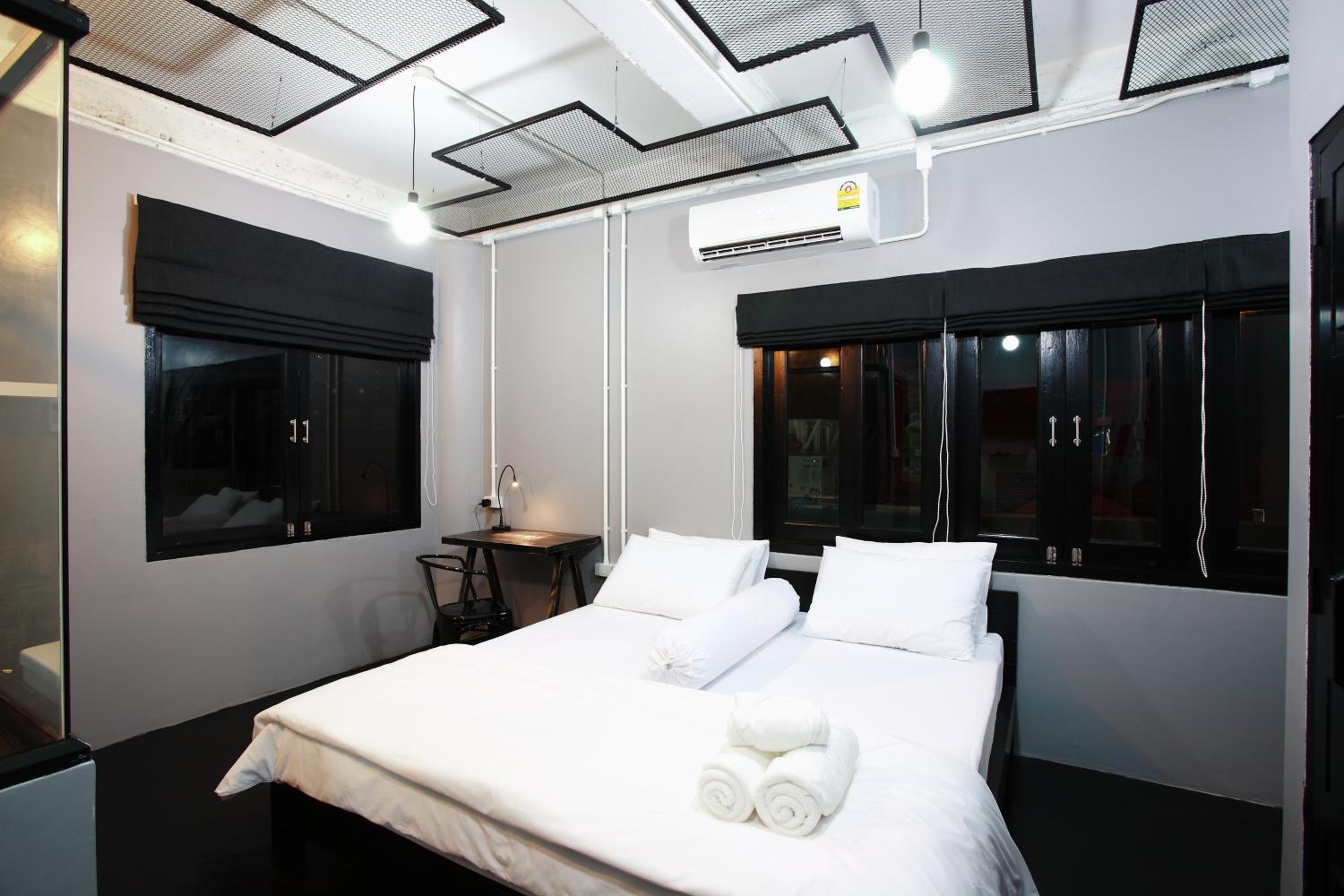 Deluxe King Room photo 1