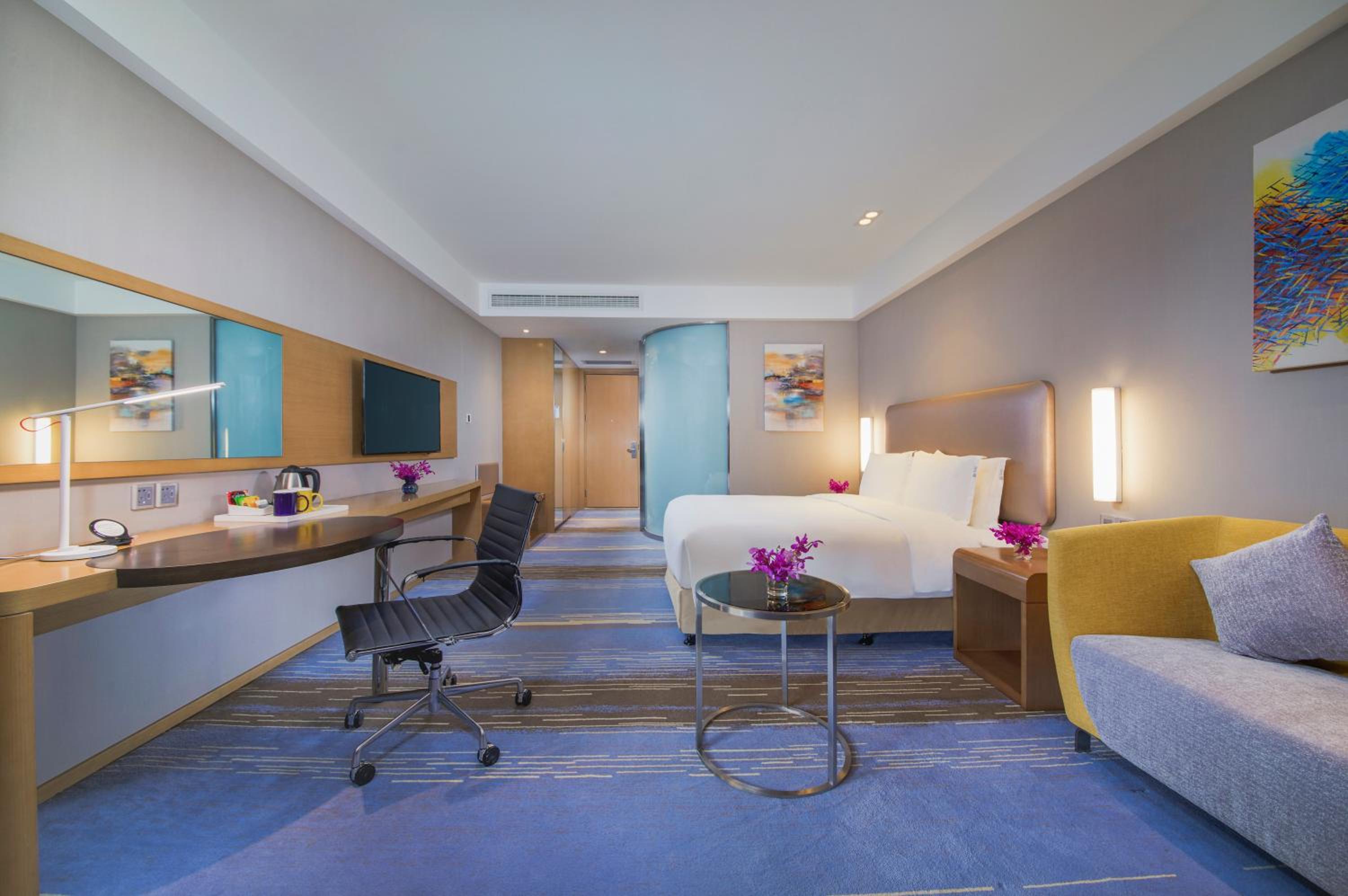 Standard King Room photo 3