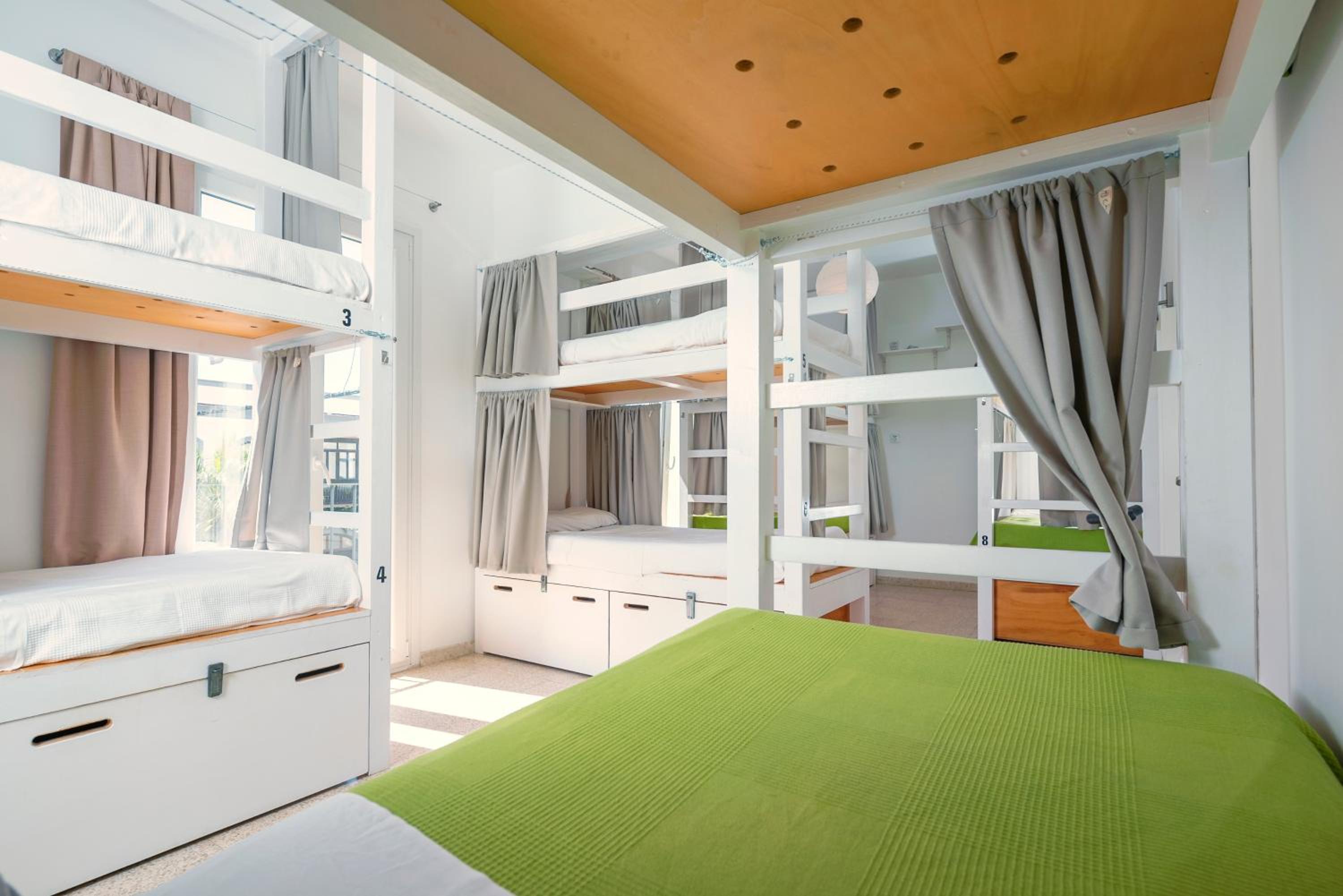 Bed in 10-Bed Mixed Dormitory Room photo 3