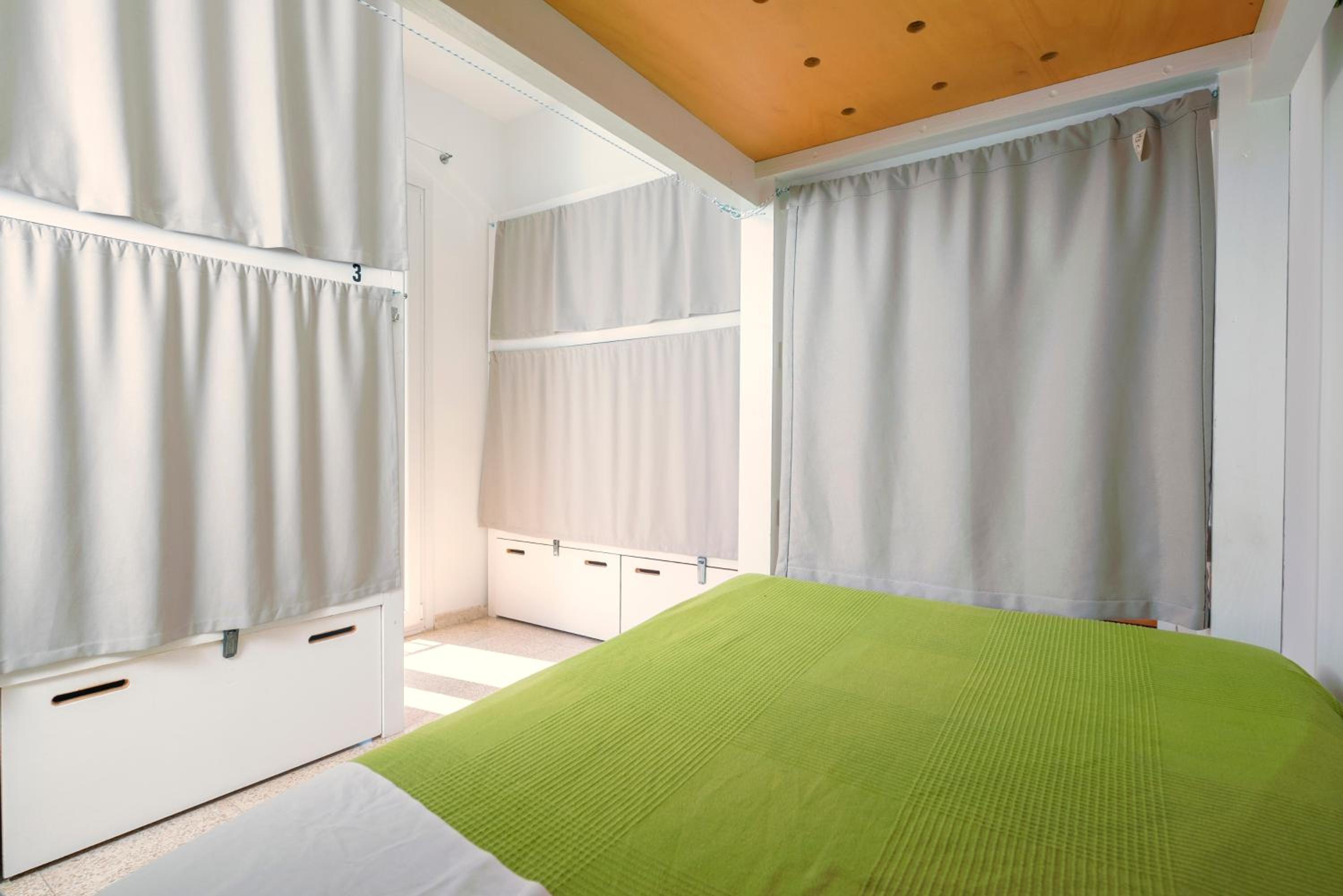 Bed in 10-Bed Mixed Dormitory Room photo 2