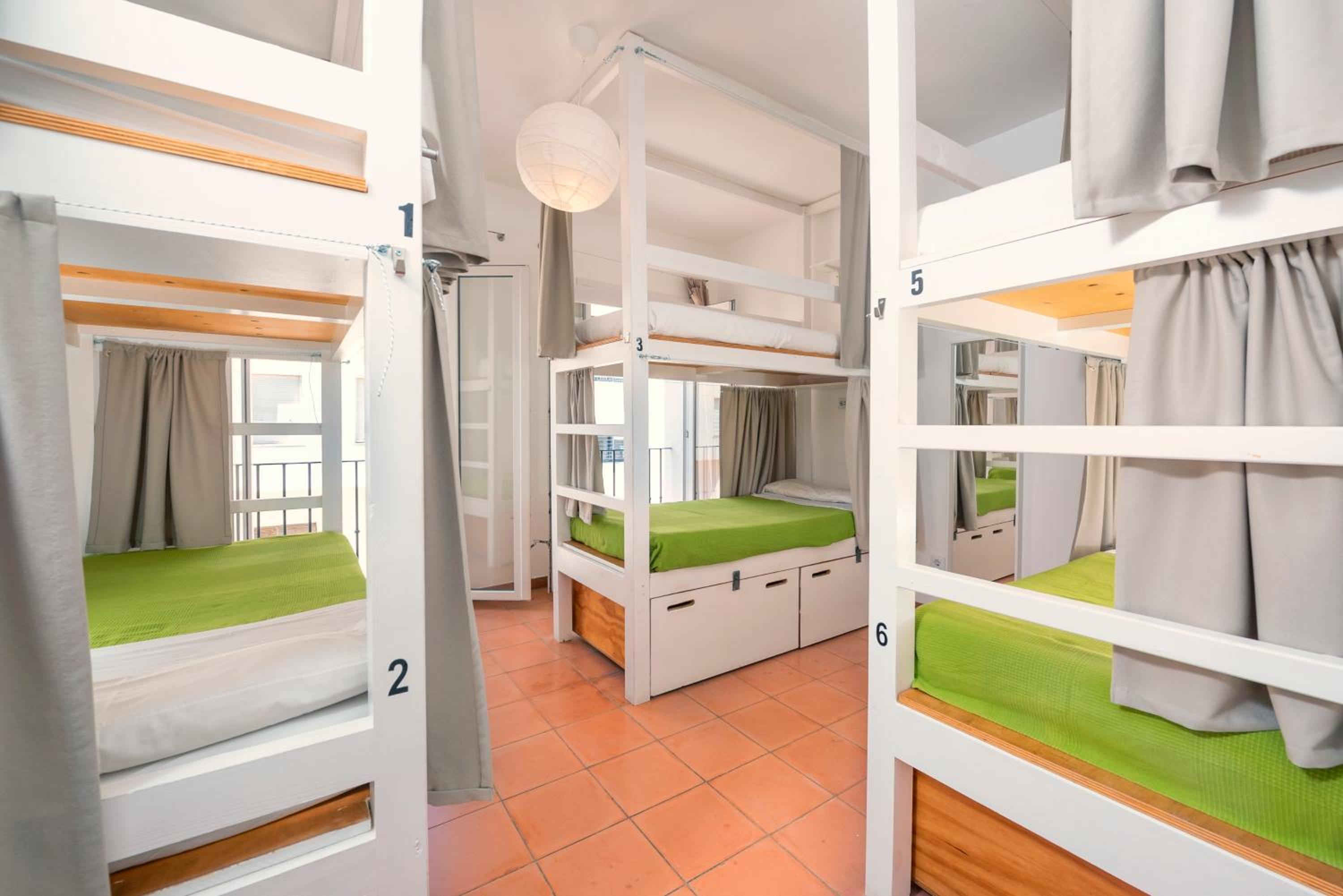 Cama en Habitación Compartida Mixta de 6 Camas