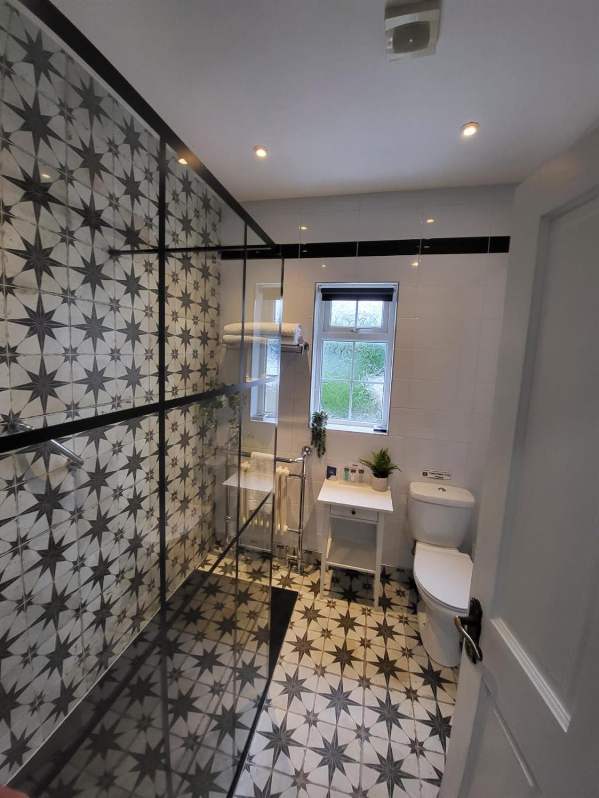 Twin Room with Bathroom photo 2